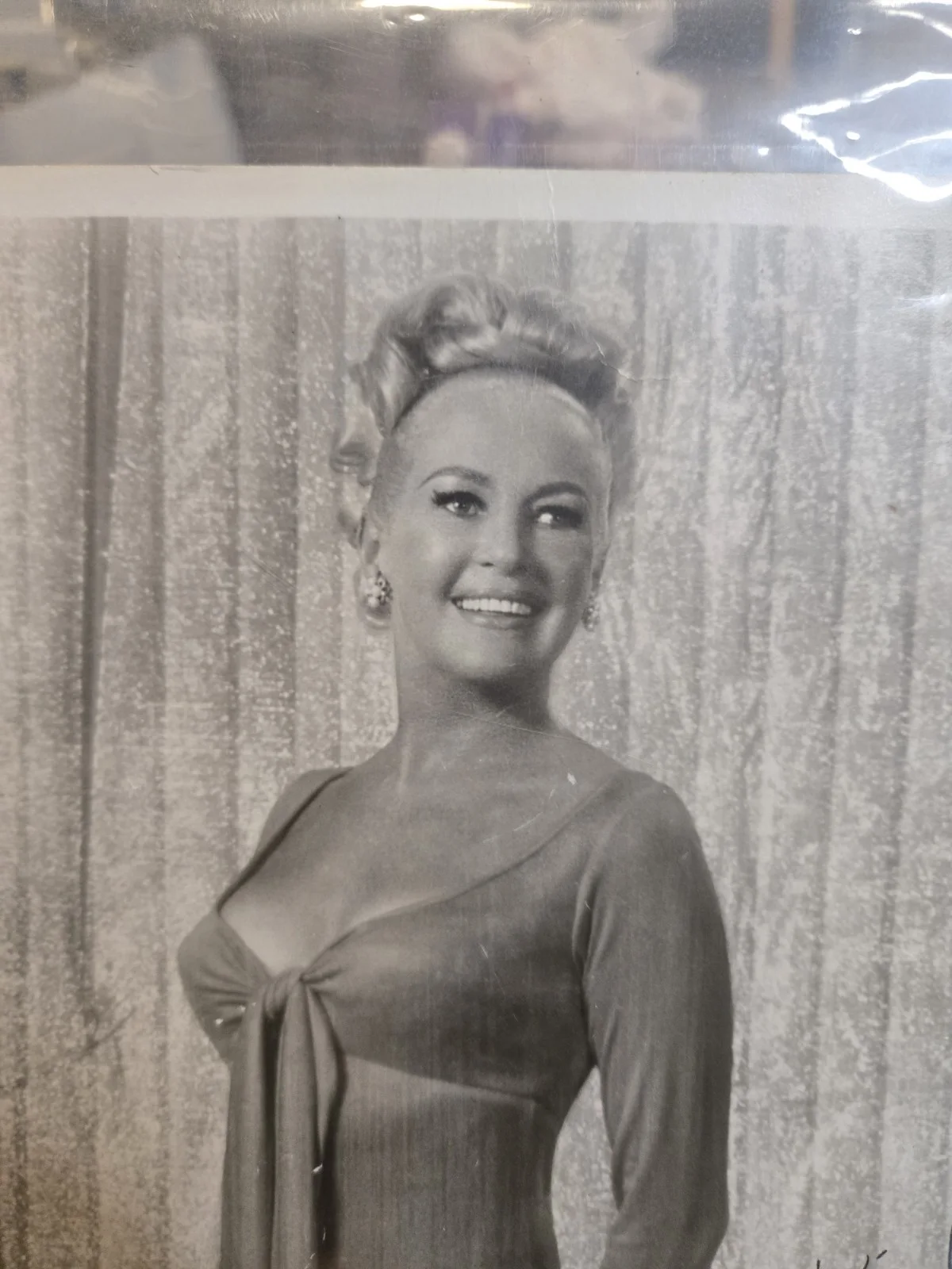 Betty Grable Genuine Hand Signed 10x8 Photo Personolized Autograph w/ her Label, image 2