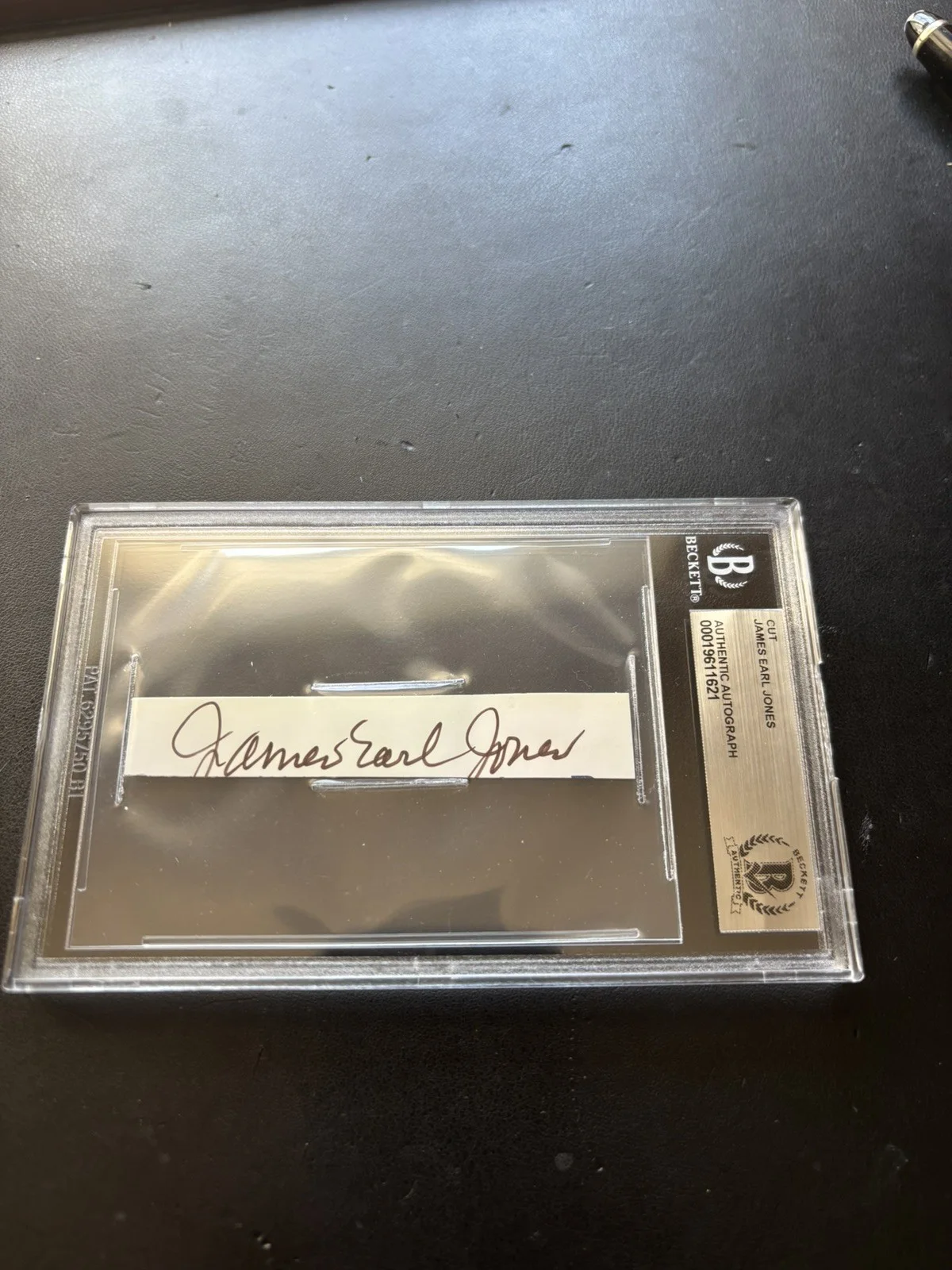 JAMES EARL JONES — JAMES EARL JONES Star Wars DARTH VADER SIGNED STAR WARS CUT beckett BAS slabbed
