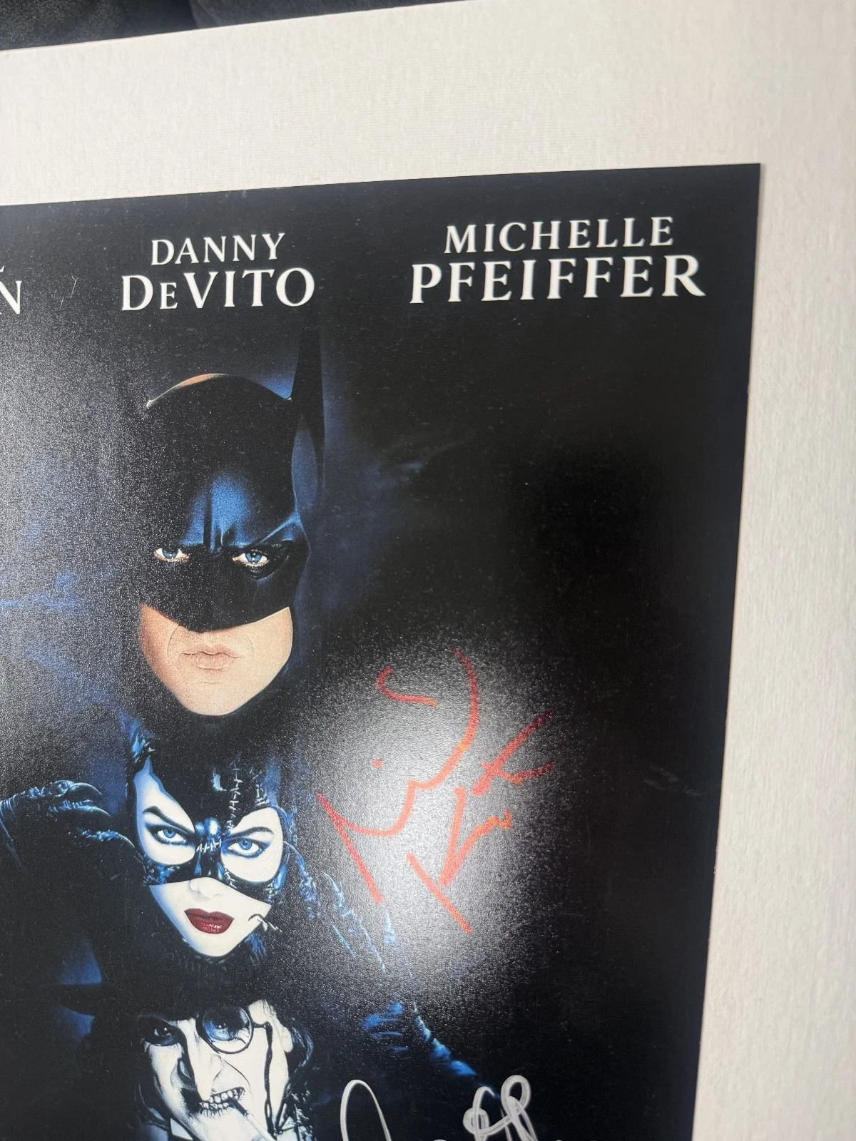 BATMAN RETURNS Cast Signed X2 "MICHAEL KEATON/ DANNY DEVITO" 11x17 PHOTO JSA COA, image 3