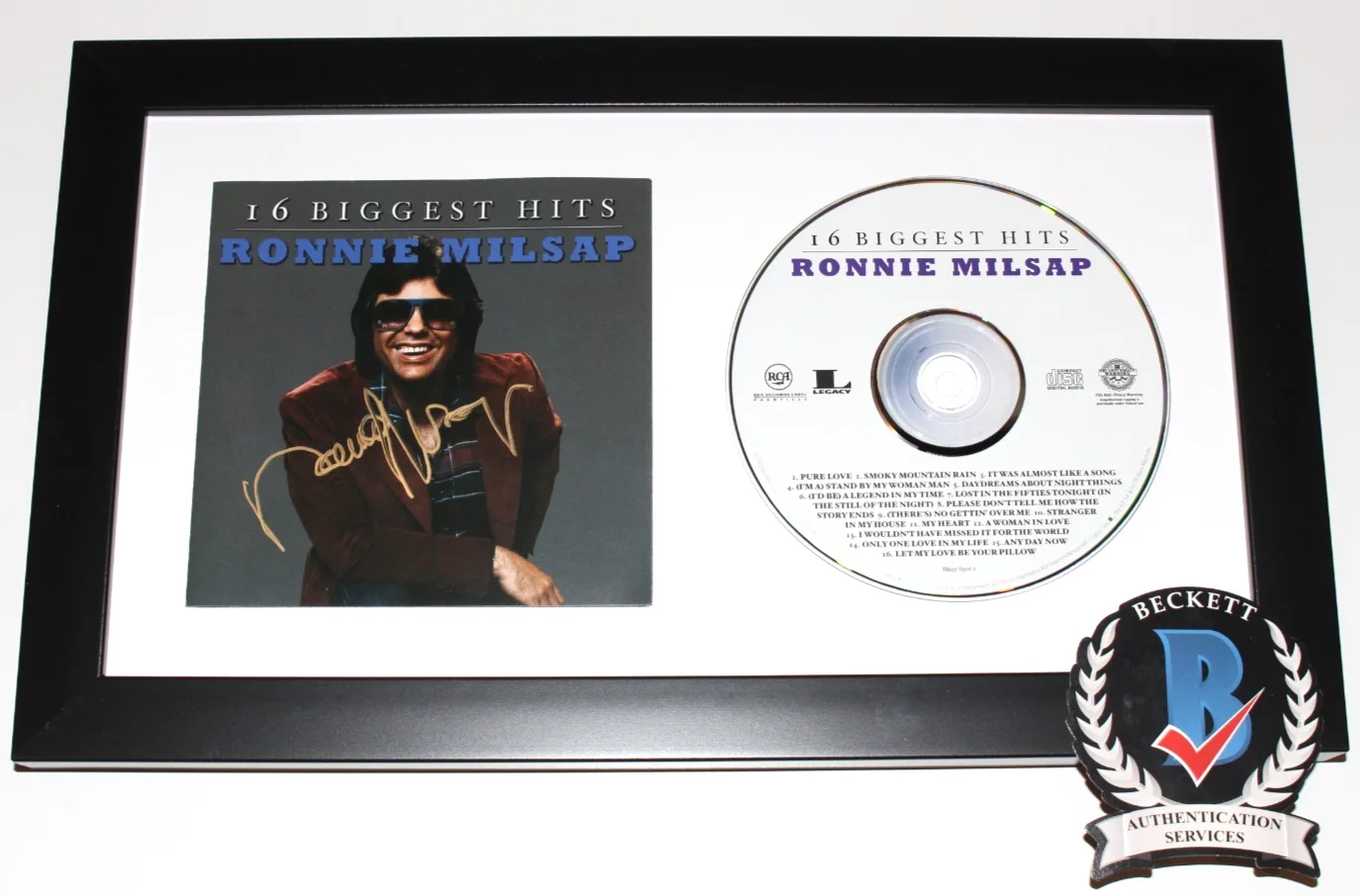 SINGER RONNIE MILSAP SIGNED FRAMED '16 BIGGEST HITS' CD COVER BECKETT BAS COA, изображение 2