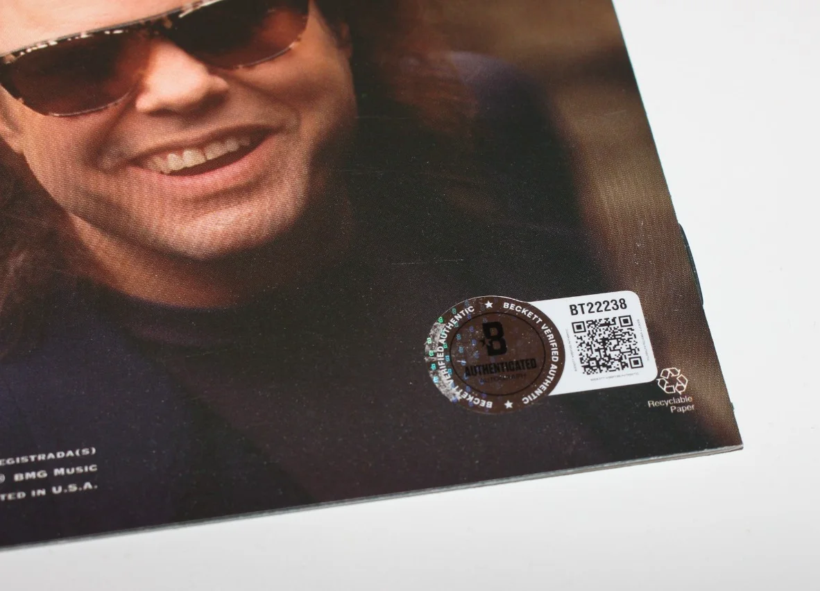 SINGER RONNIE MILSAP SIGNED FRAMED 'THE ESSENTIAL' CD COVER BECKETT BAS COA, image 3