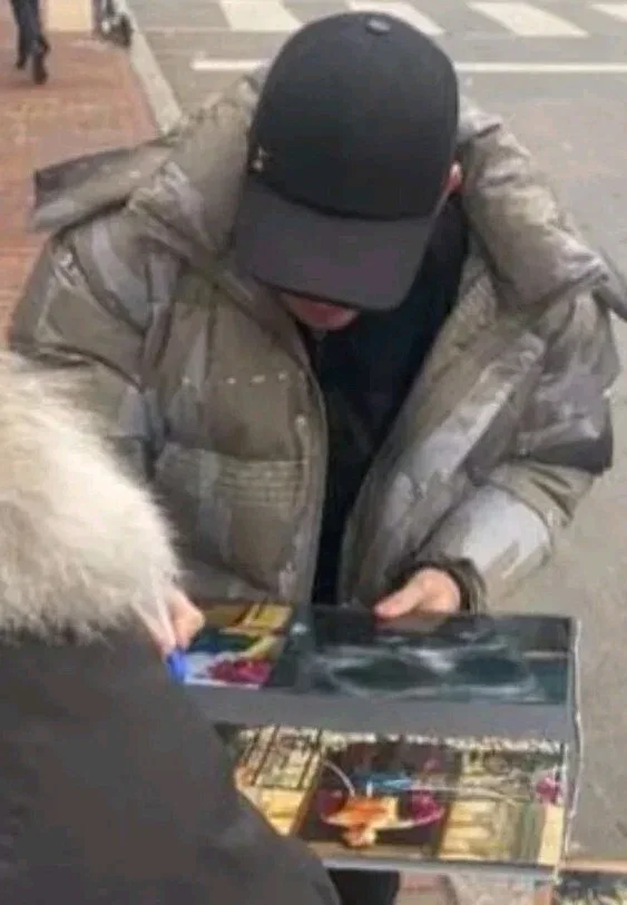 Barry keoghan — BARRY KEOGHAN OLIVER SALTBURN MOVIE SIGNED AUTOGRAPHED 8x10 PHOTO PROOF PIC RARE, изображение 3