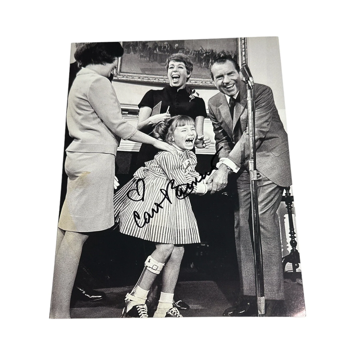 Carol Burnett — Carol Burnett Signed Autograph 8.5x11 Photo w/ Richard Nixon & Family! TV Star!