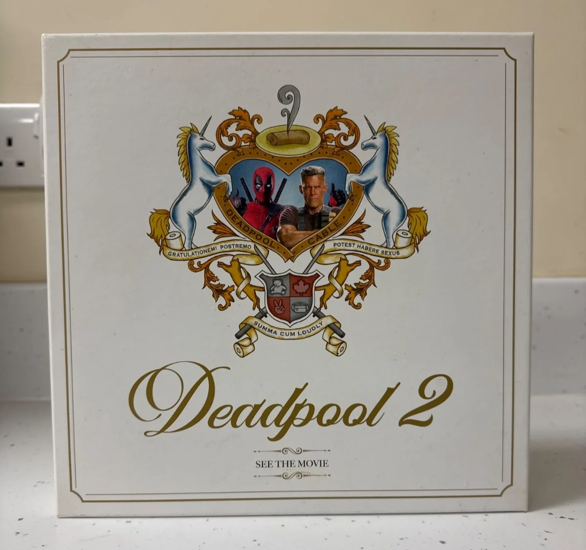Deadpool 2 (2018) Royal Wedding Plate Ryan Reynolds Josh Brolin Cable crew gift, image 2