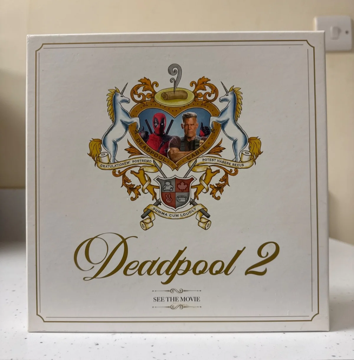 Deadpool 2 (2018) Royal Wedding Plate Ryan Reynolds Josh Brolin Cable crew gift, image 3