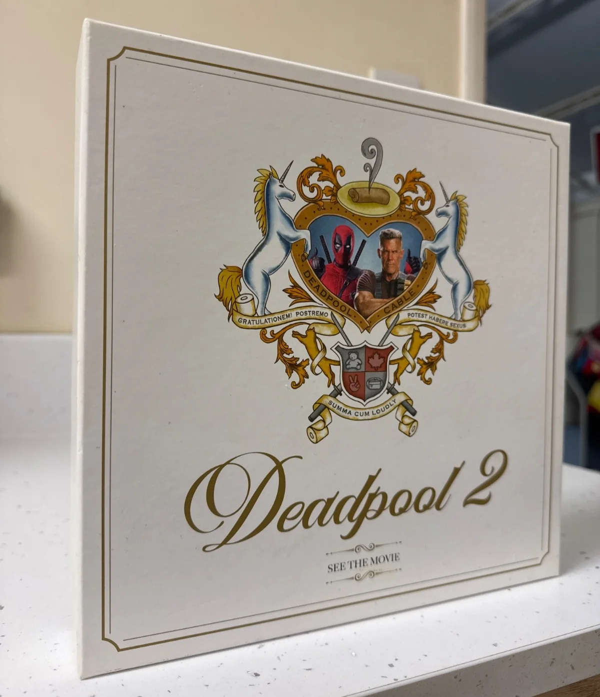 Deadpool 2 (2018) Royal Wedding Plate Ryan Reynolds Josh Brolin Cable crew gift, image 4