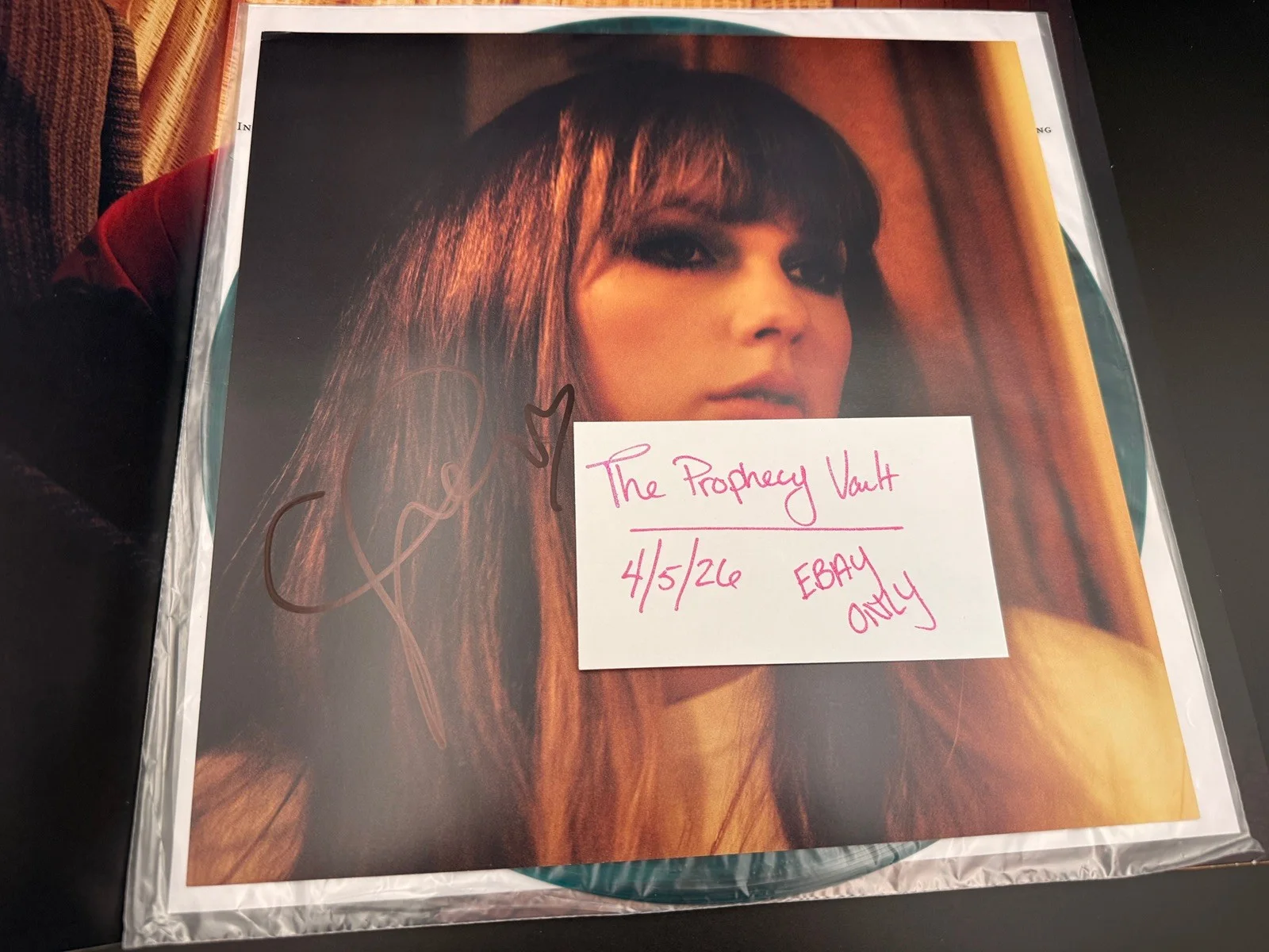 TAYLOR SWIFT Signed Midnights Jade Vinyl LEFT SIDE SIG WITH ATTACHED HEART!, изображение 2