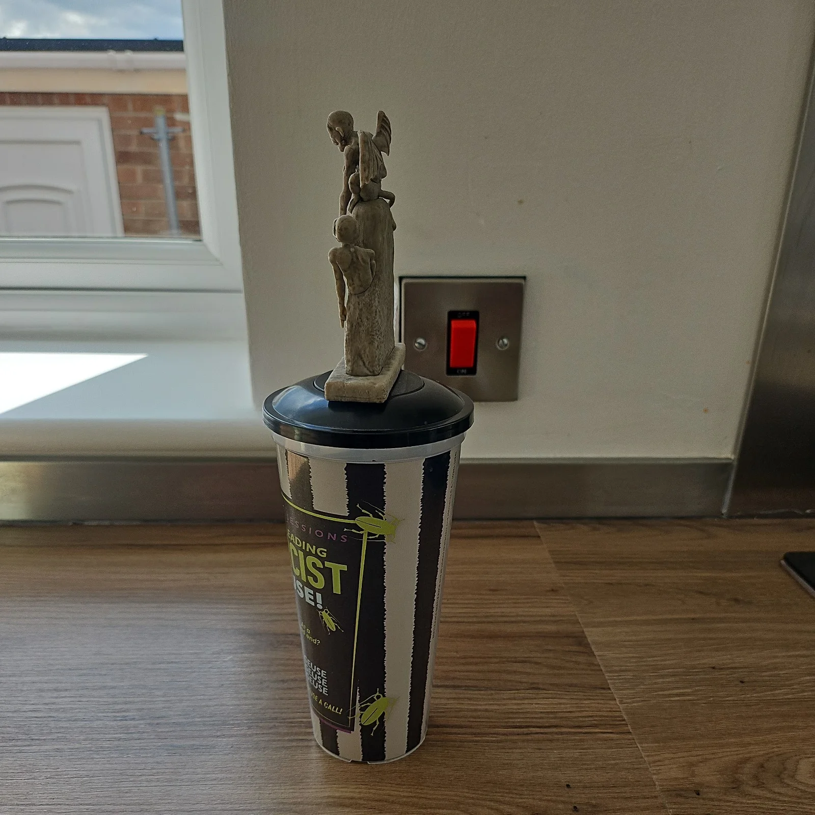 Rare Beetlejuice 2 UK Cinema Cup with Beetlejuice Tomb Topper And Straw, изображение 2