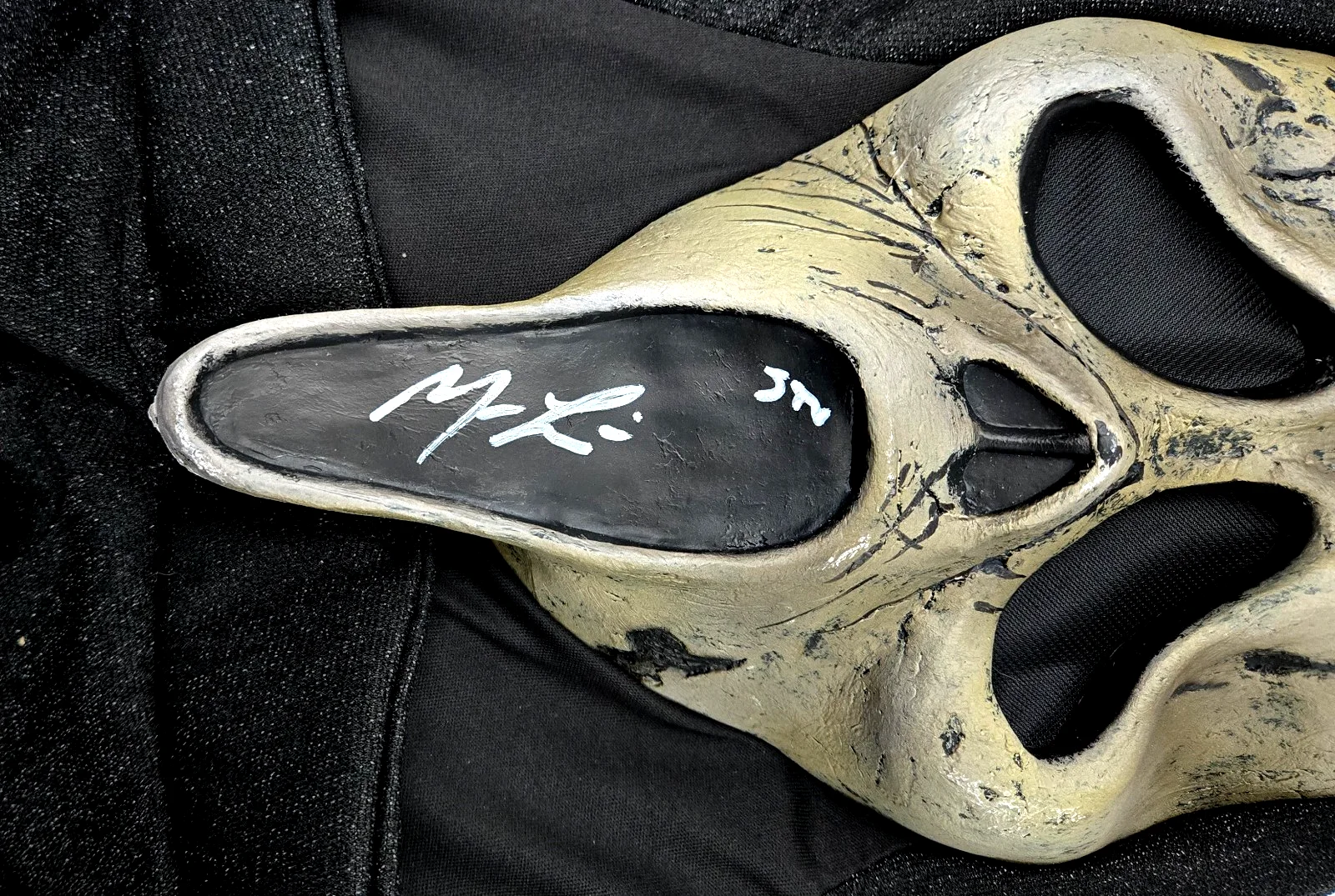 Matthew Lillard — Matthew Lillard Signed Ghostface Mask Scream Aged Stu Autograph Beckett COA 606, изображение 3