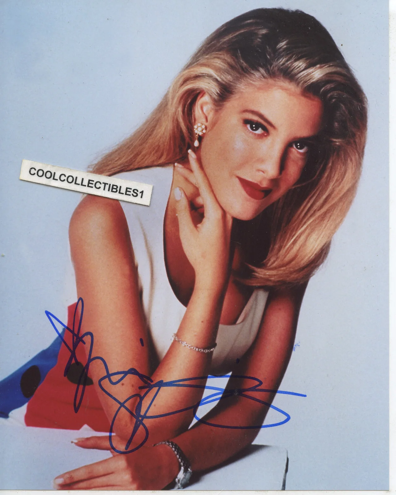 TORI SPELLING — TORI SPELLING "BEVERLY HILLS 90210"IN PERSON SIGNED 8X10 COLOR PHOTO COA PROOF