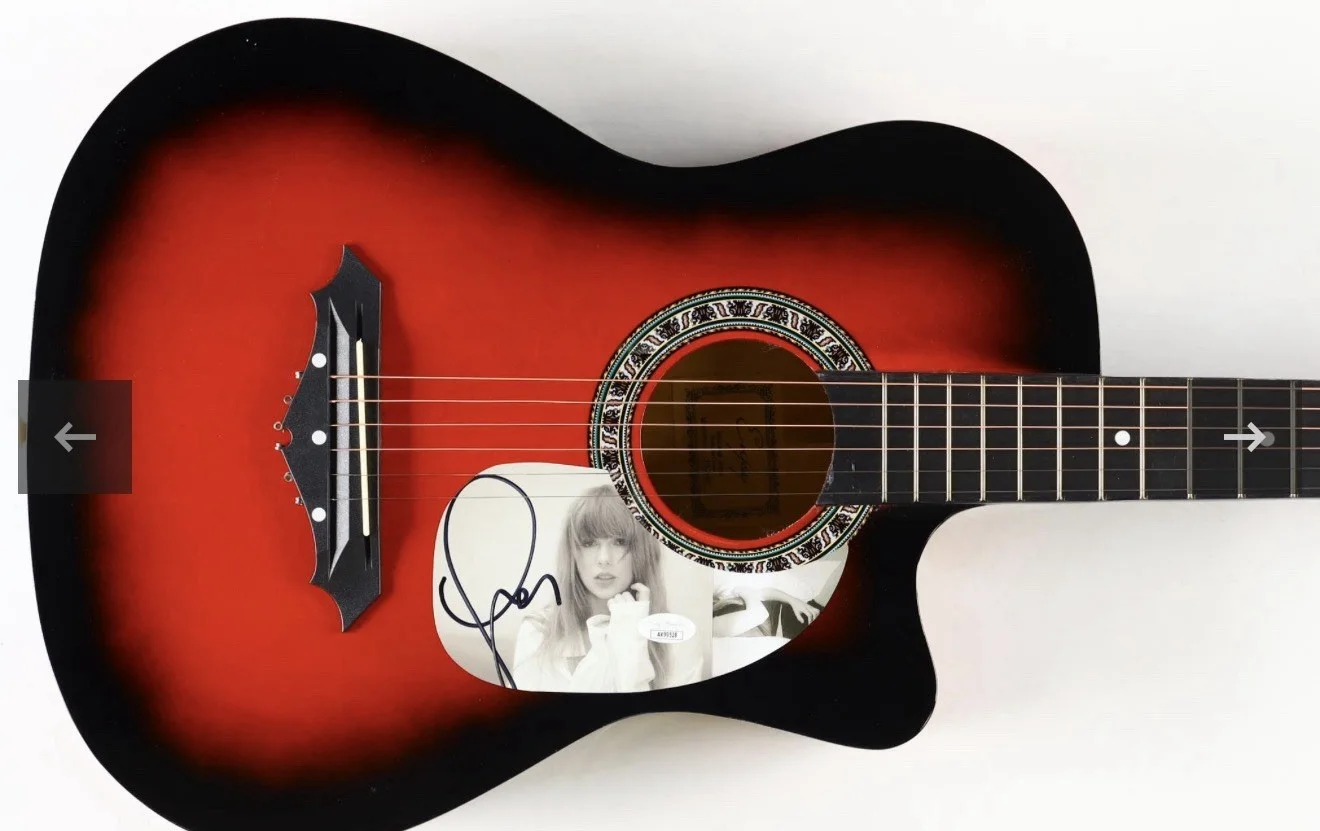 Taylor Swift Autographed Acoustic Guitar with Signed Pickguard AX99528 Sticker, изображение 3