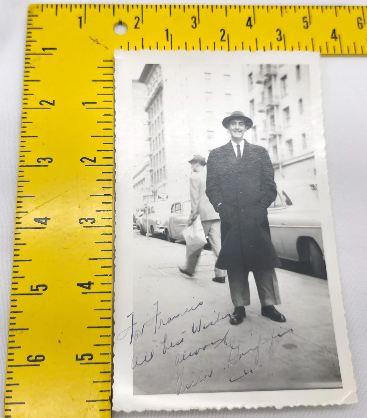 Victor Griffin — Vintage 1950s B&W Hand Signed Candid Photo Autograph Victor Griffin, image 4