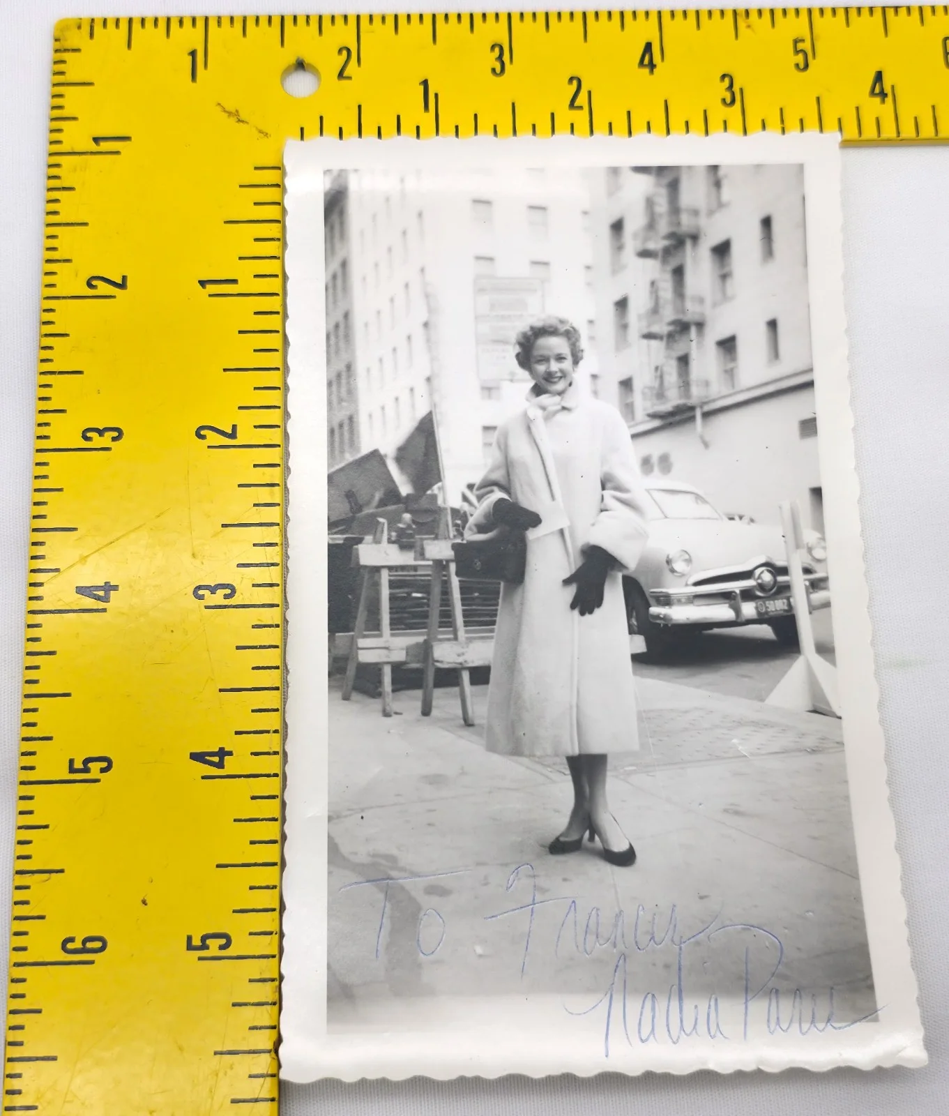 Nadia Paris — Vintage 1950s B&W Hand Signed Candid Photo Autograph Nadia Paris, изображение 4