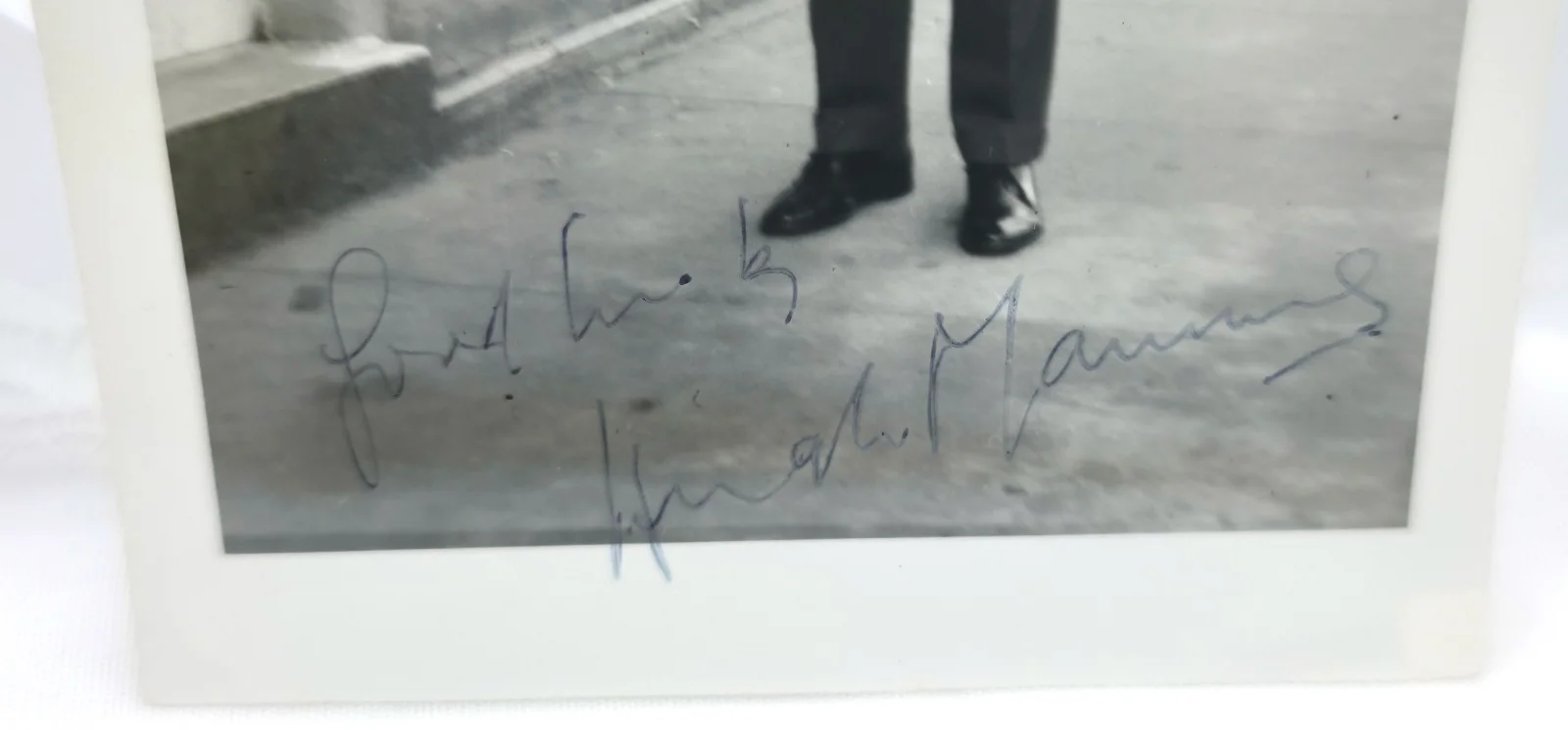 Hugh Manning — Vintage 1960s B&W Hand Signed Candid Photo Autograph Hugh Manning, image 2