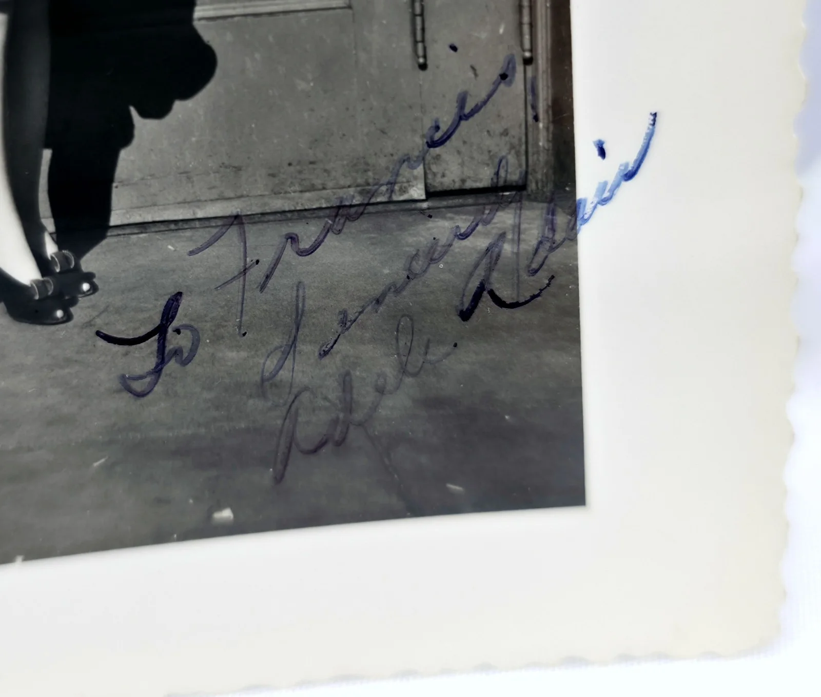 Adele Adair — Vintage 1950s B&W Hand Signed Candid Photo Autograph Adele Adair, изображение 2