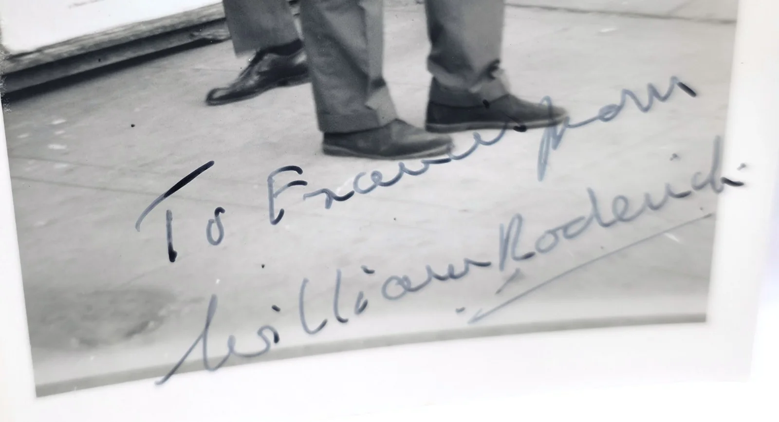 William Roerick — Vintage 1950s B&W Hand Signed Candid Photo Autograph William Roerick #2, изображение 2