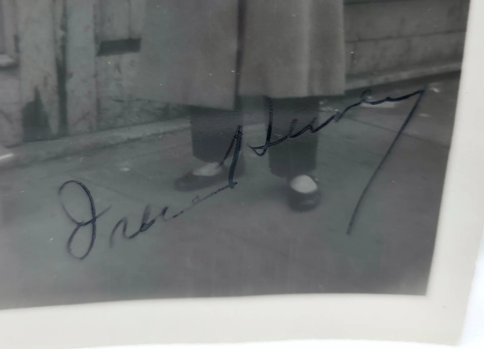 Irene Hervey — Vintage 1950s B&W Hand Signed Candid Photo Autograph Irene Hervey, image 2