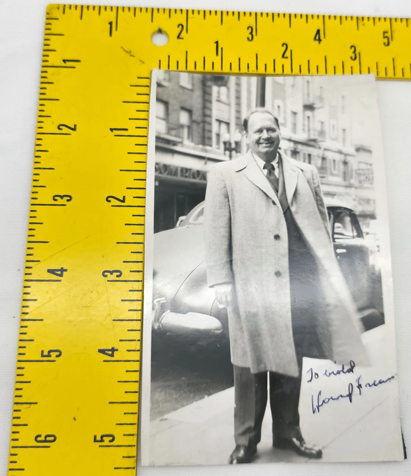 Howard Freeman — Vintage 1950s B&W Hand Signed Candid Photo Autograph by Howard Freeman., image 4