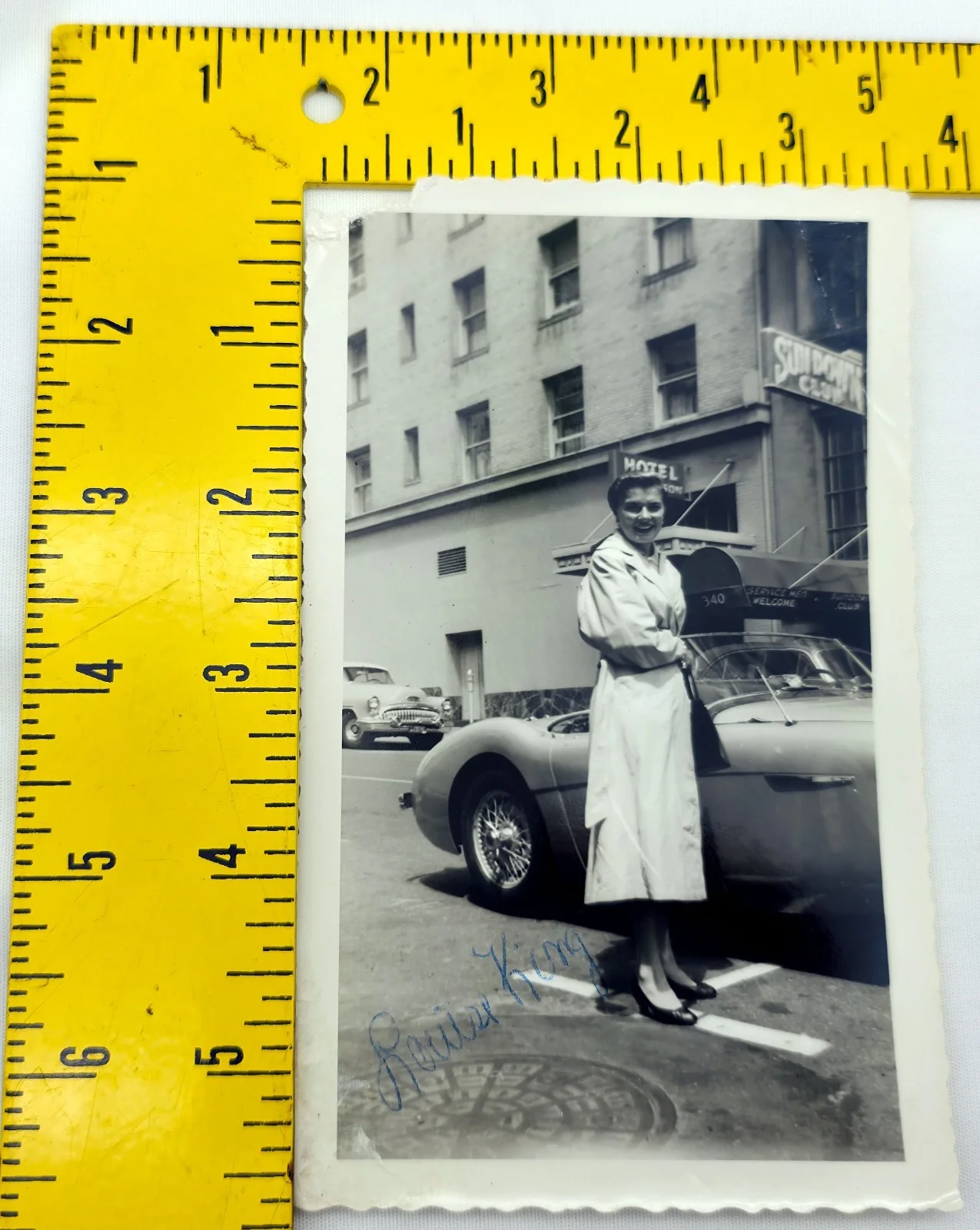 Louise King — 1950s B&W Hand Signed Candid Photo Autograph Louise King The Seven Year Itch, изображение 5