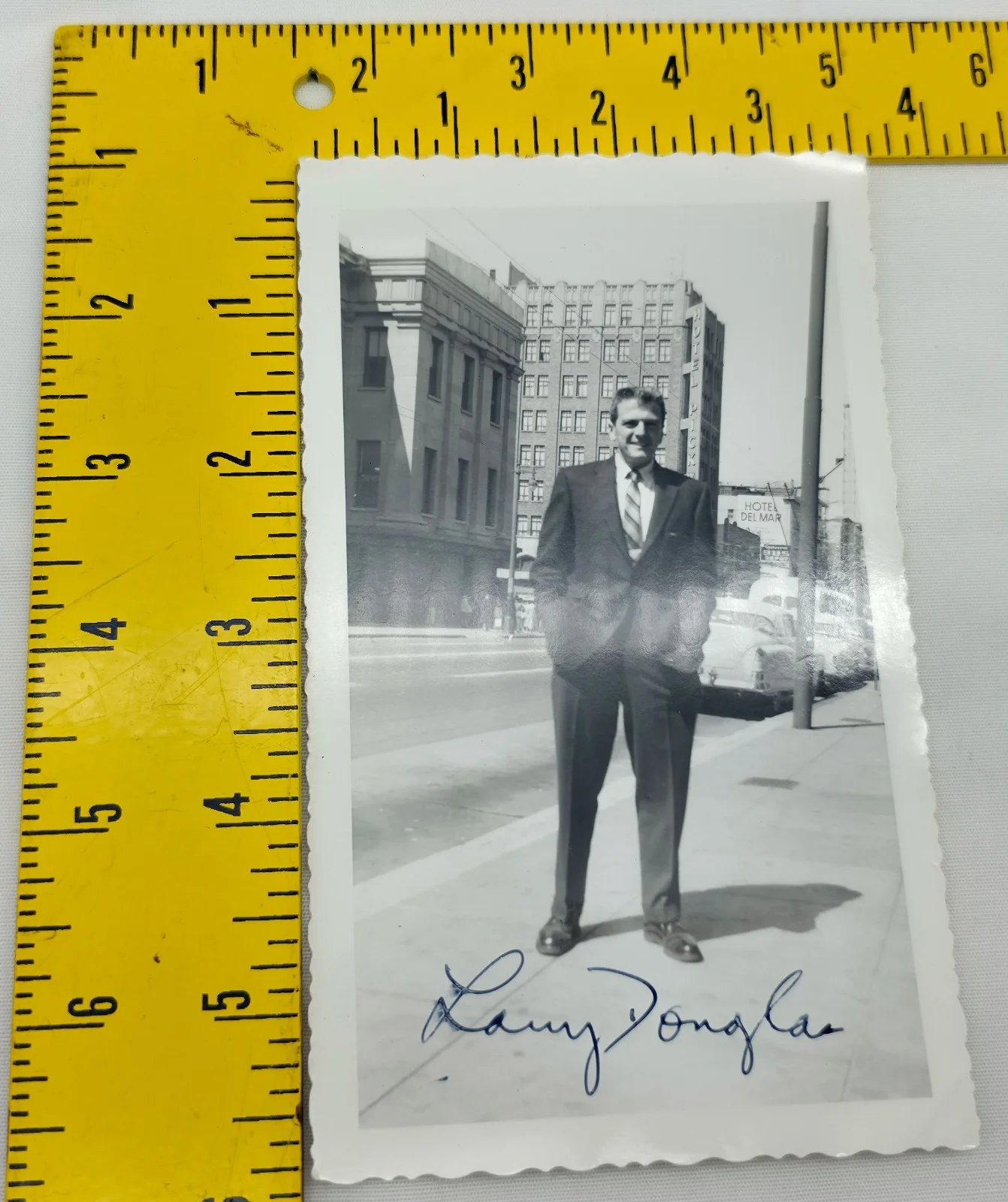 Larry Douglas — Vintage 1950s Black & White Hand Signed Candid Photo Autograph Larry Douglas, image 4