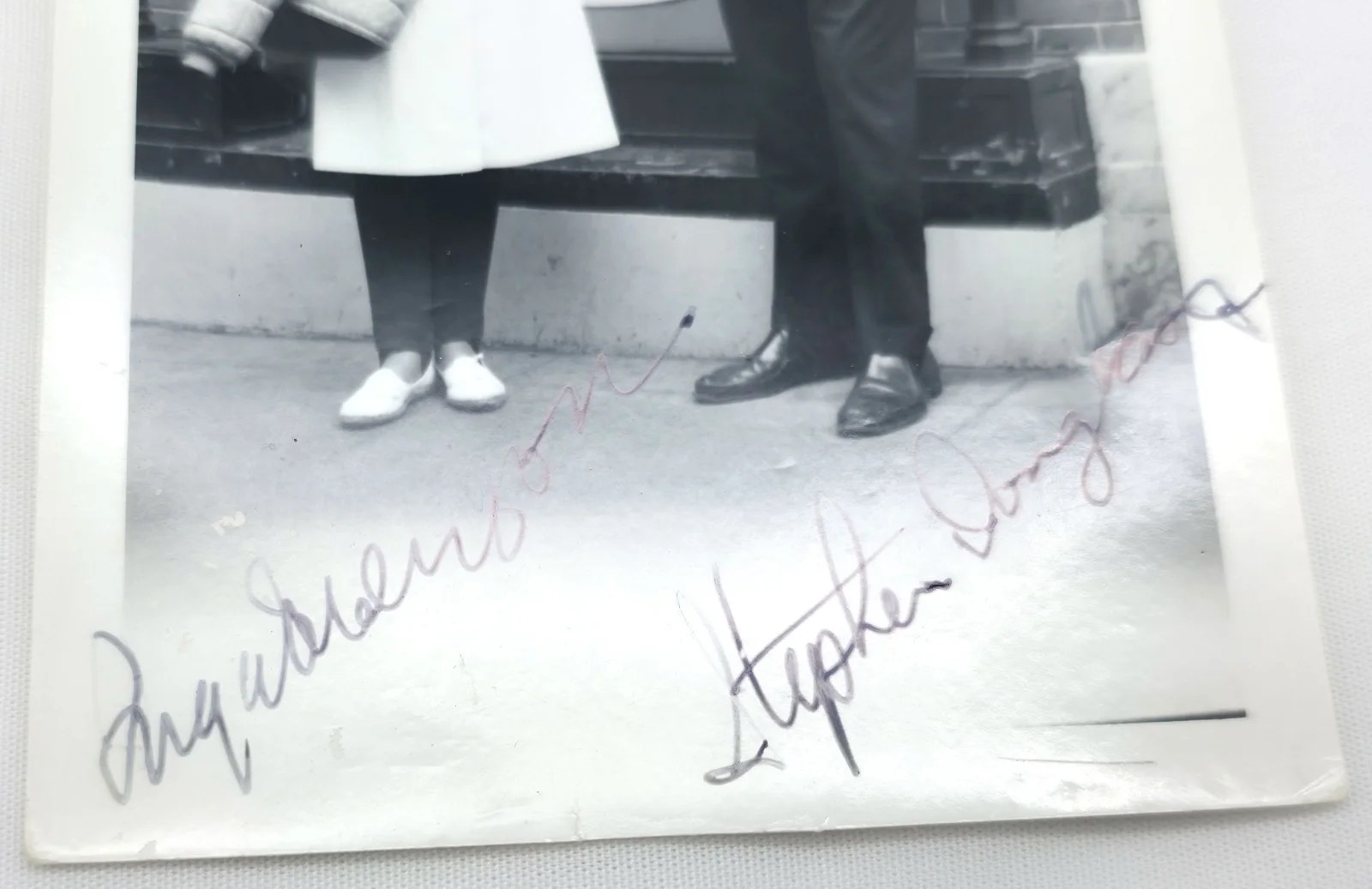 Inga Swenson, Stephen Douglas — Vintage 1950s Hand Signed Candid Photo Autograph Inga Swenson & Stephen Douglas, изображение 2