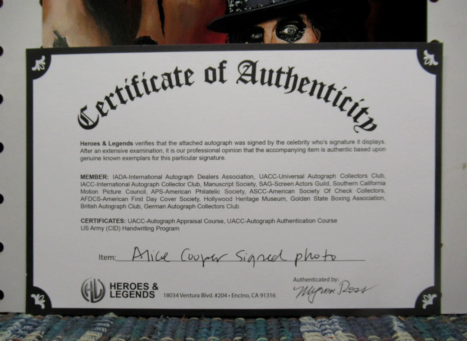 ALICE COOPER — ALICE COOPER MEGA ROCK STAR SHOWMAN AUTOGRAPHED 8x10 PHOTO - W/COA, AND SLEEVE, изображение 4