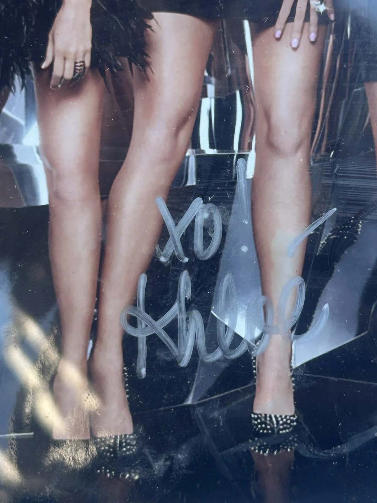 Kim Kardashian, Khloe, Kourtney — Keeping Up with the Kardashians Framed Signed Photo Kim, Khloe, Kourtney, изображение 4