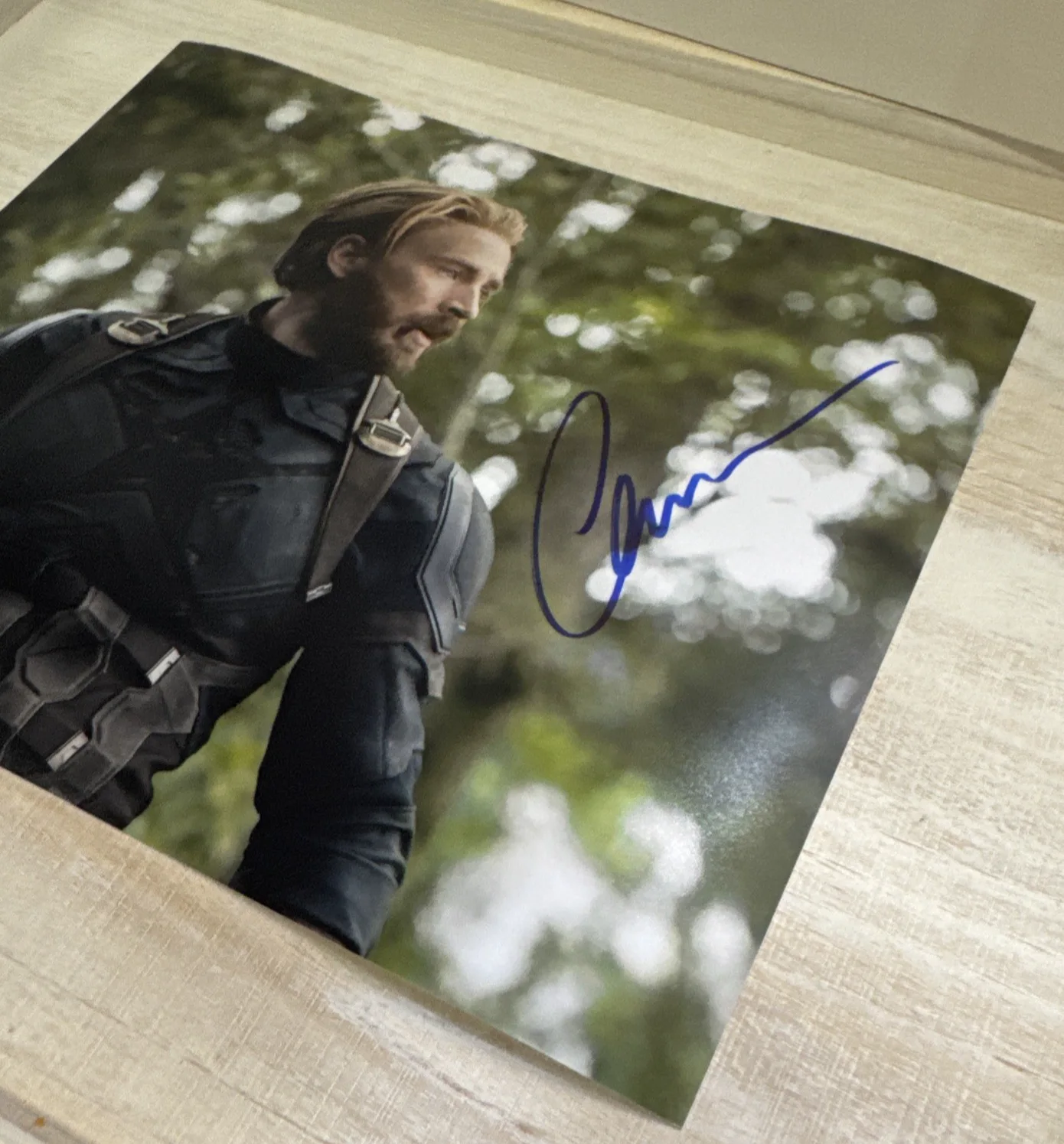 Chris Evans — Chris Evans SIGNED AUTOGRAPH 8x10 Captain America PHOTO w/COA matching Hologram, изображение 2