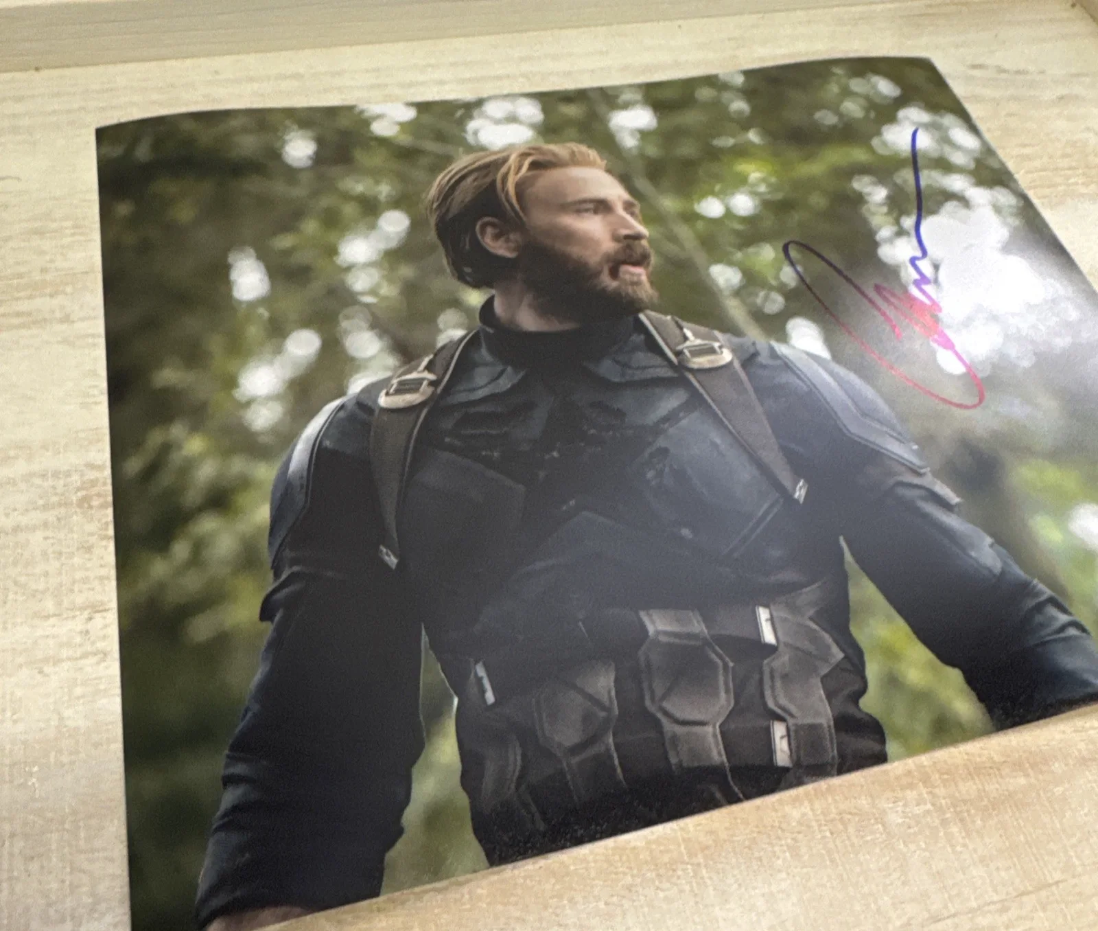 Chris Evans — Chris Evans SIGNED AUTOGRAPH 8x10 Captain America PHOTO w/COA matching Hologram, изображение 3