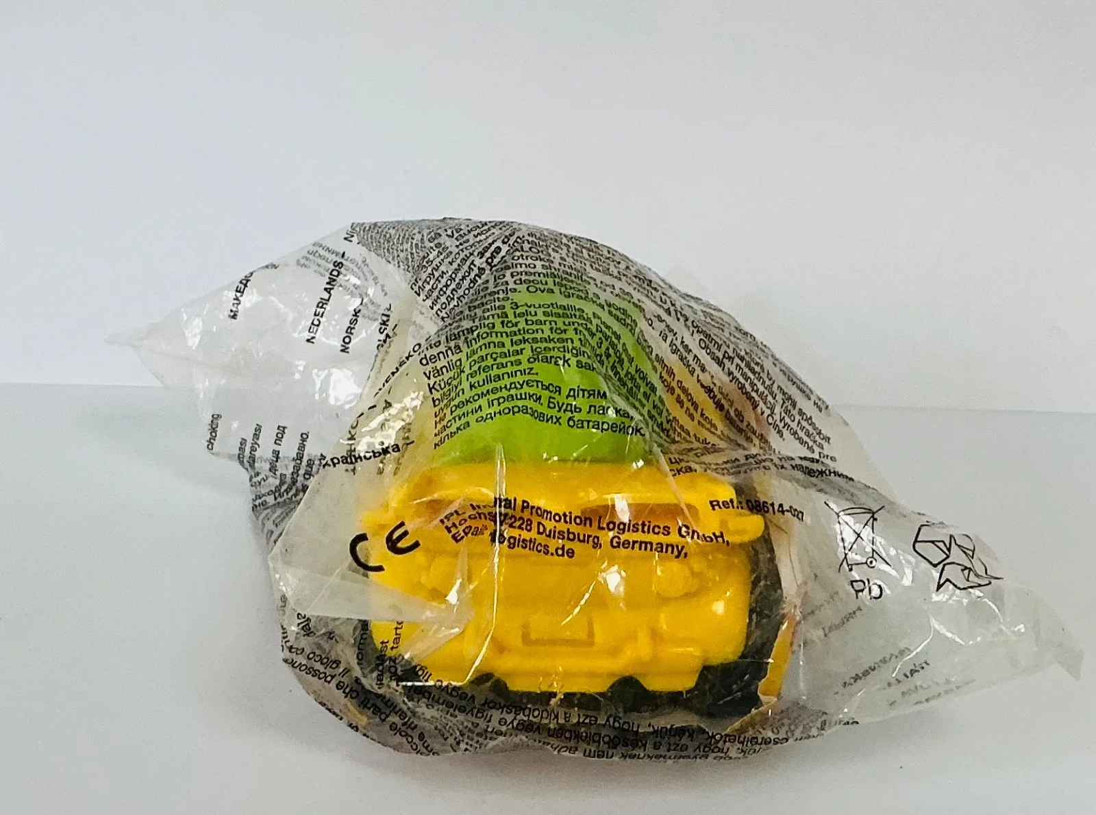 NEW 2004 MCDONALDS DISNEY PIXAR MONSTERS INC MIKE WAZOWSKI TOY CAR RARE COLLECT, изображение 2