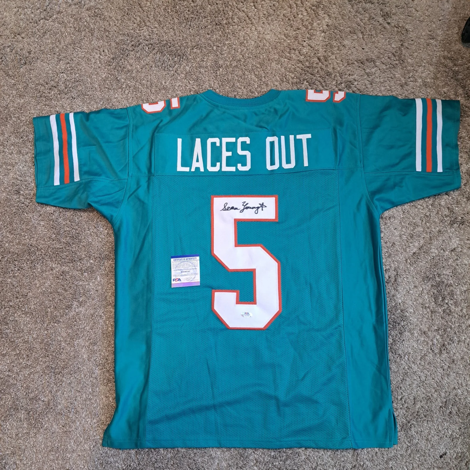 Sean Young — Sean Young auto Ace Ventura Signed Laces Out XL Jersey PSA, изображение 2