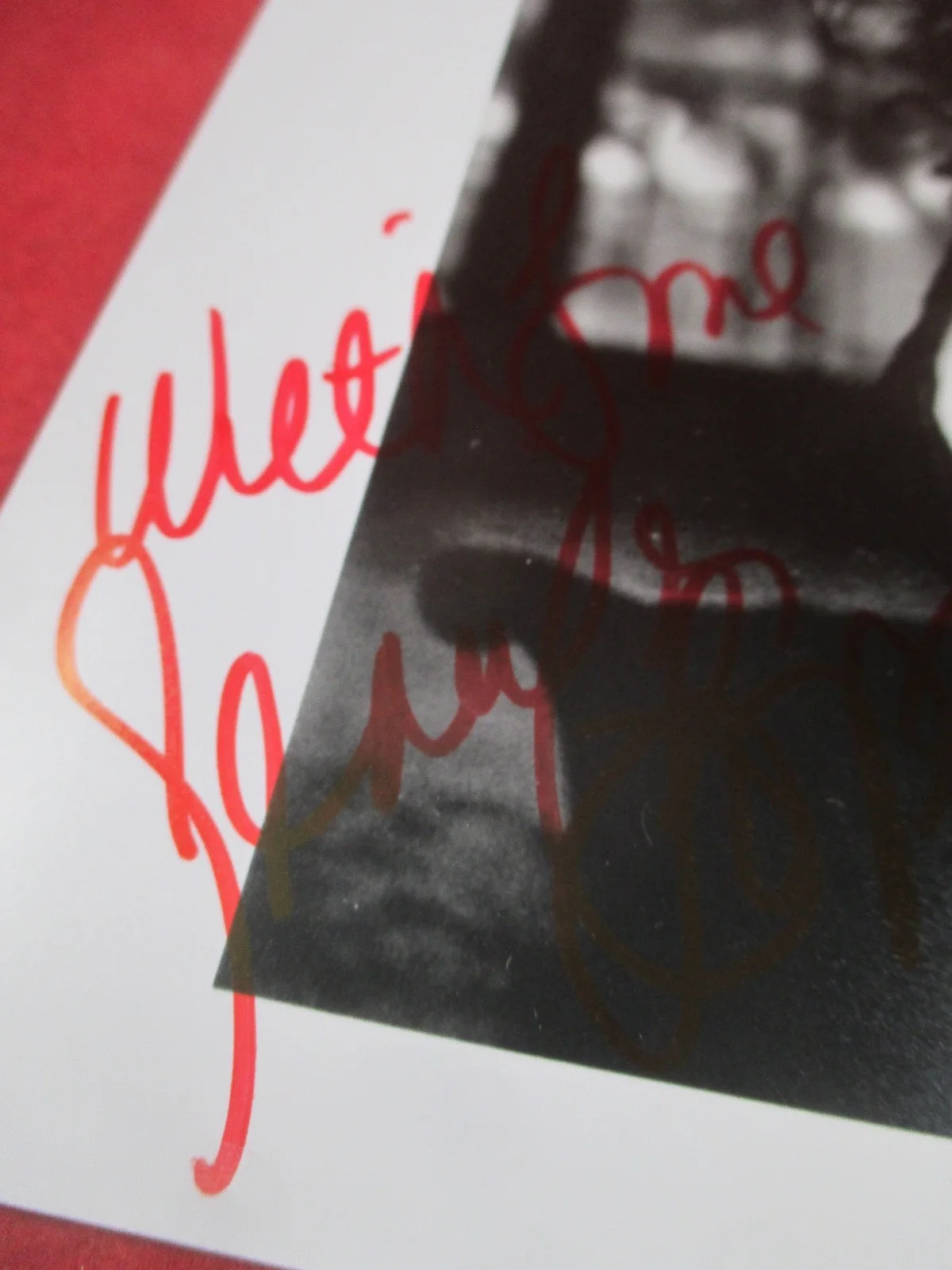 JENNIFER LOPEZ AUTOGRAPHED 8X10 B&W 1990's INSCRIBED TO Eugene WITH LOVE, изображение 2