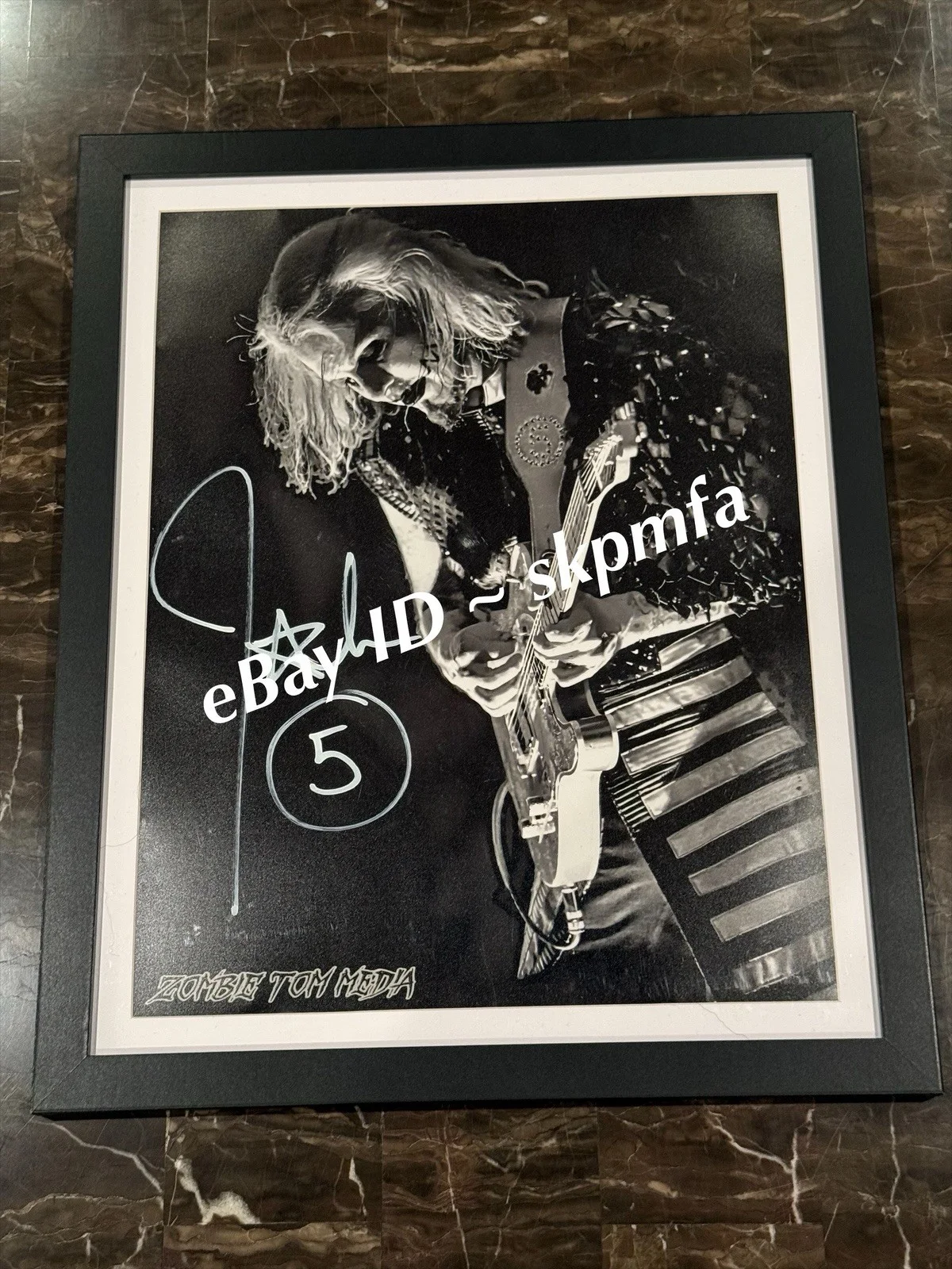 JOHN 5 ~ Poster Framed SIGNED 💯 AUTHENTIC Tour 2025 Motley Crue Zombie Manson, изображение 3