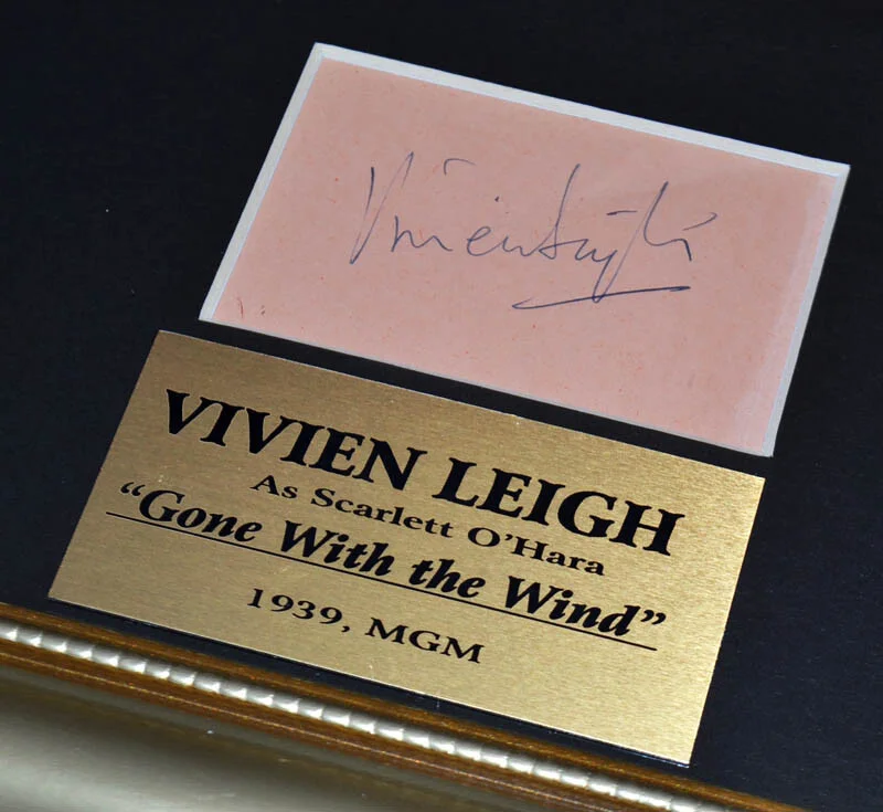 VIVIEN LEIGH — GONE WITH WIND Signed VIVIEN LEIGH Autograph, Blu DVD Set Frame SCRIPT, COA UACC, image 3