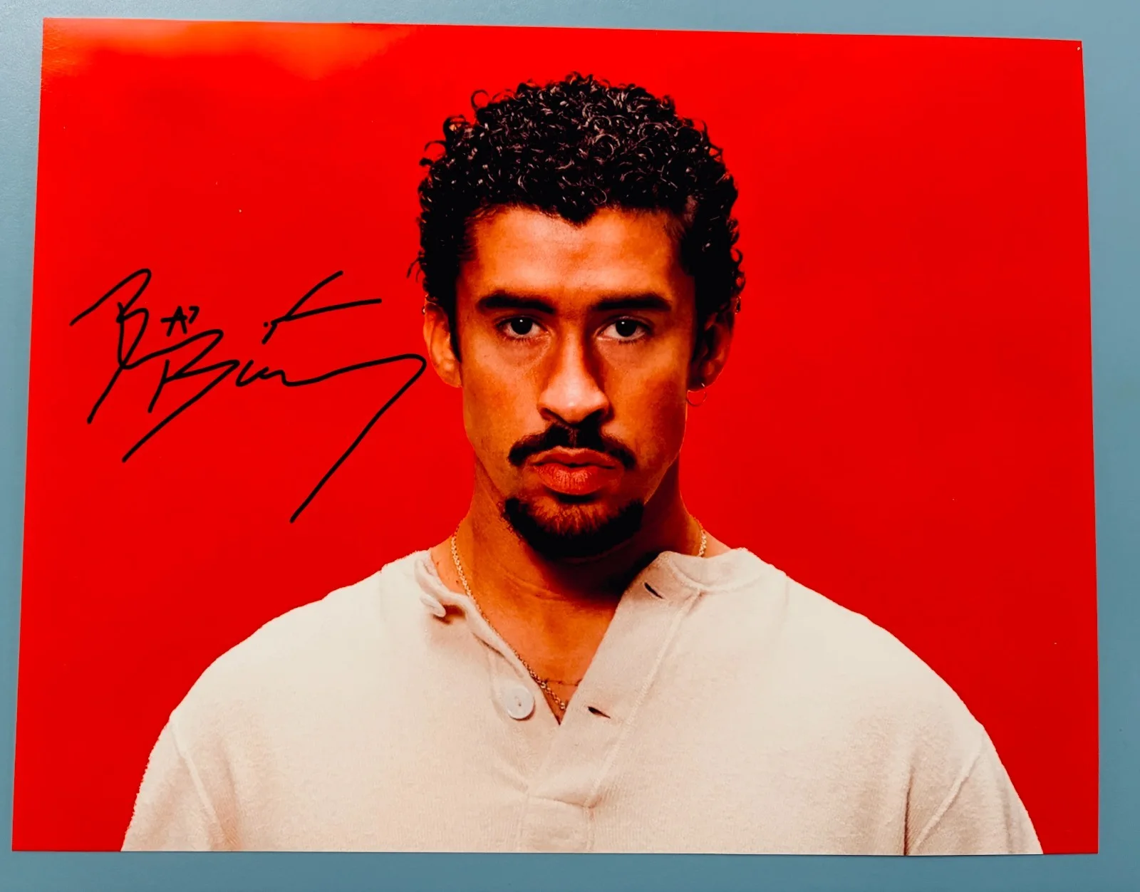 Bad Bunny Signed•8.5 x 11.5 MINT Pic•COA•Super Bowl Half Time Singer•Rapper Soul, image 2