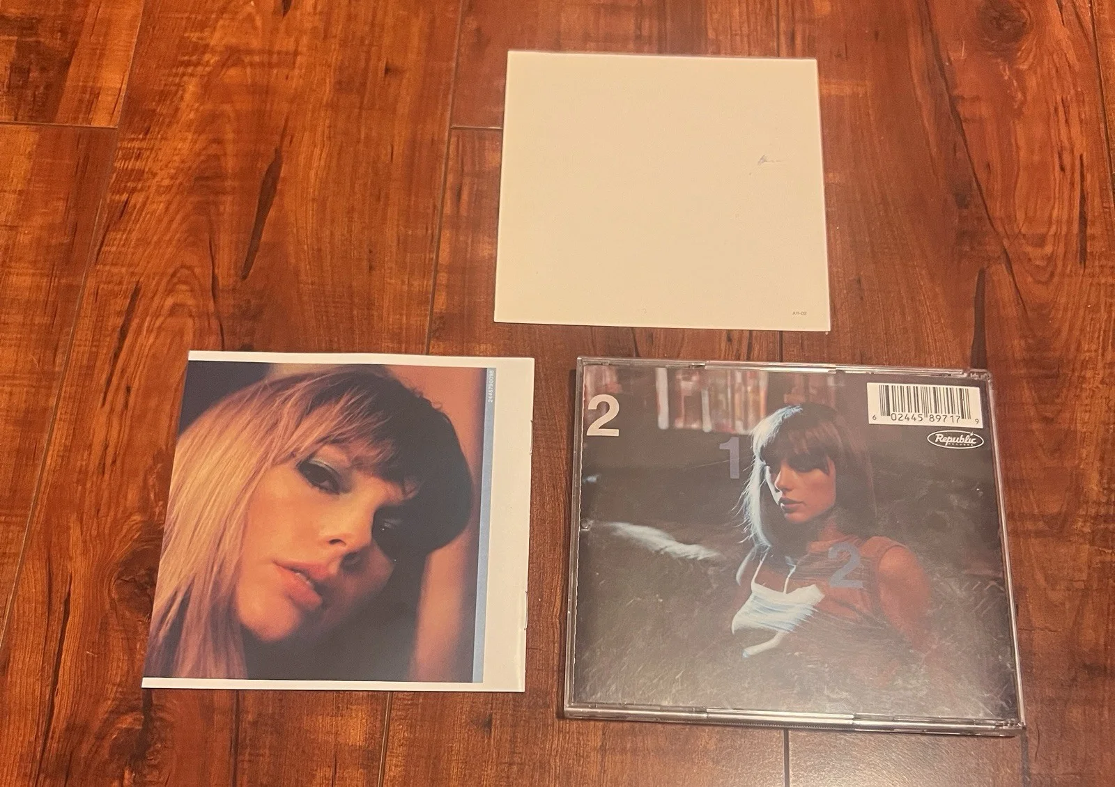 Taylor Swift Midnights Moonstone Signed CD WITH HEART IN HAND RARE SOLD OUT, image 3
