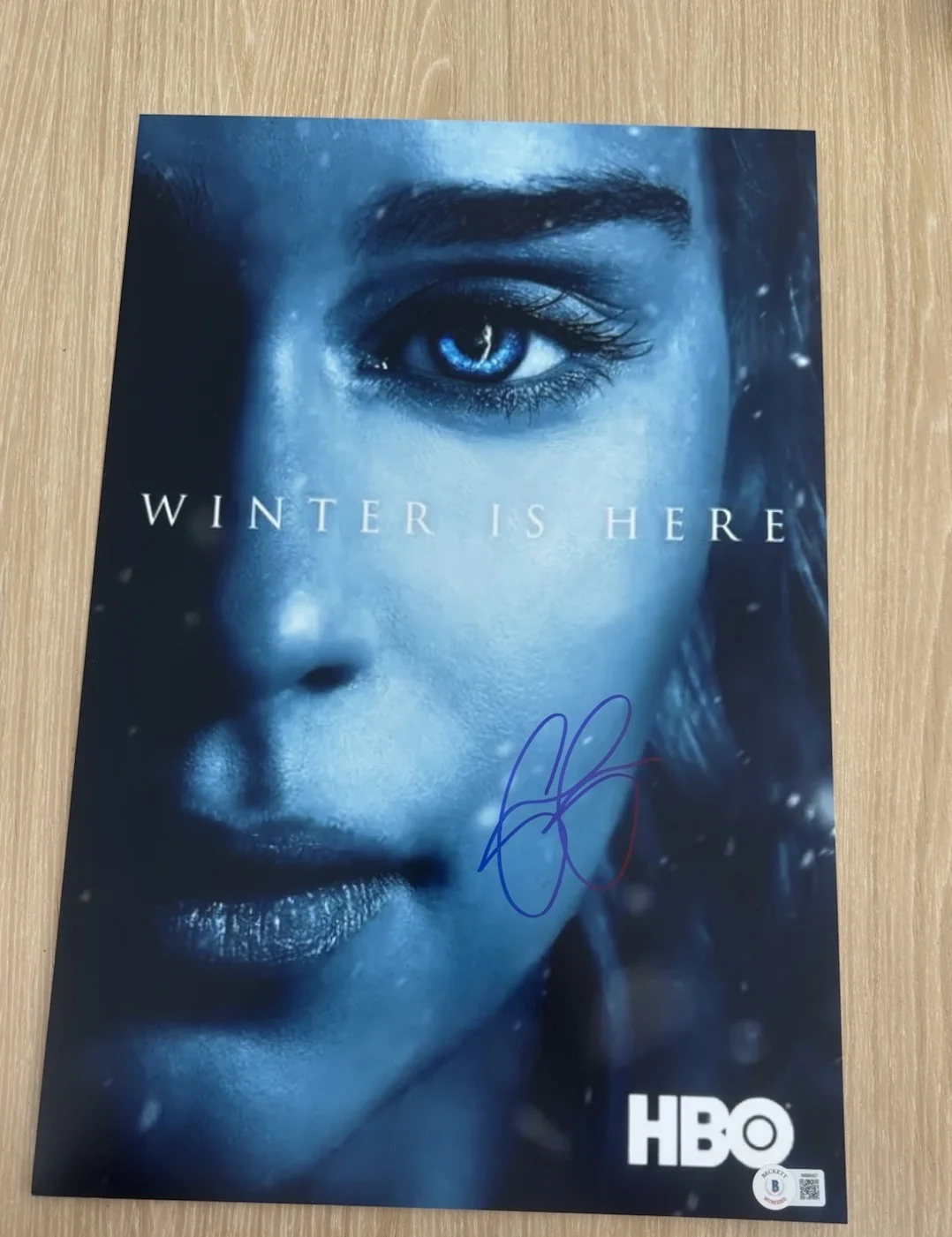 Emilia Clarke — EMILIA CLARKE SIGNED GAME OF THRONES 12X18 PHOTO BECKETT BAS