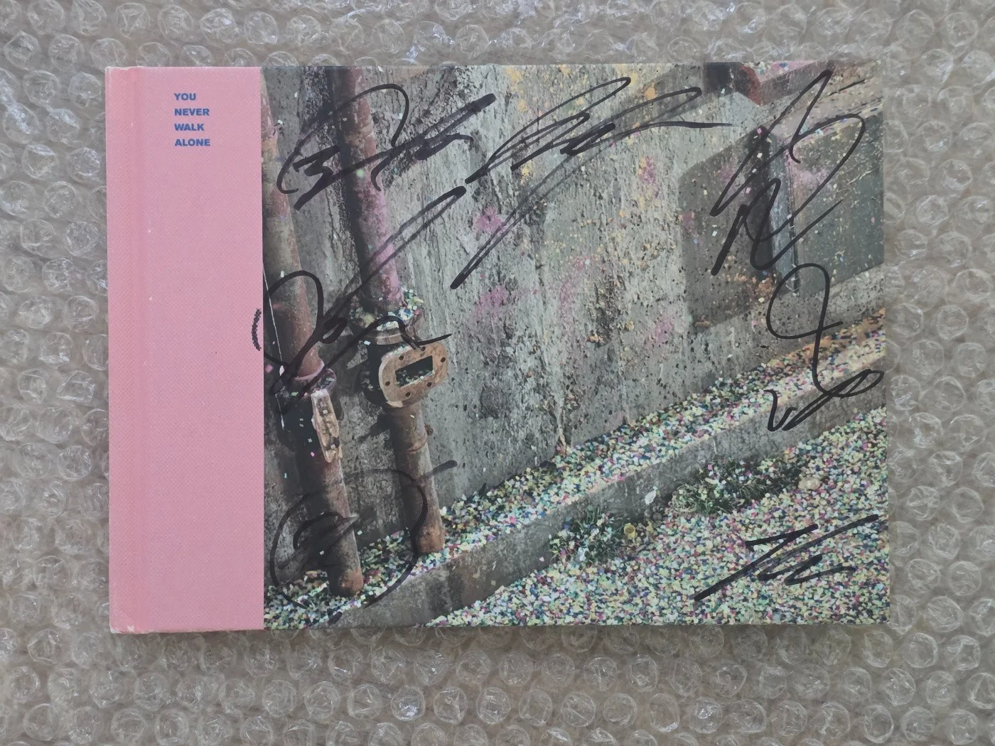 BTS BANGTAN BOYS Promo Sticker YOU NEVER WALK ALONE Album Autographed Hand Signe, изображение 4