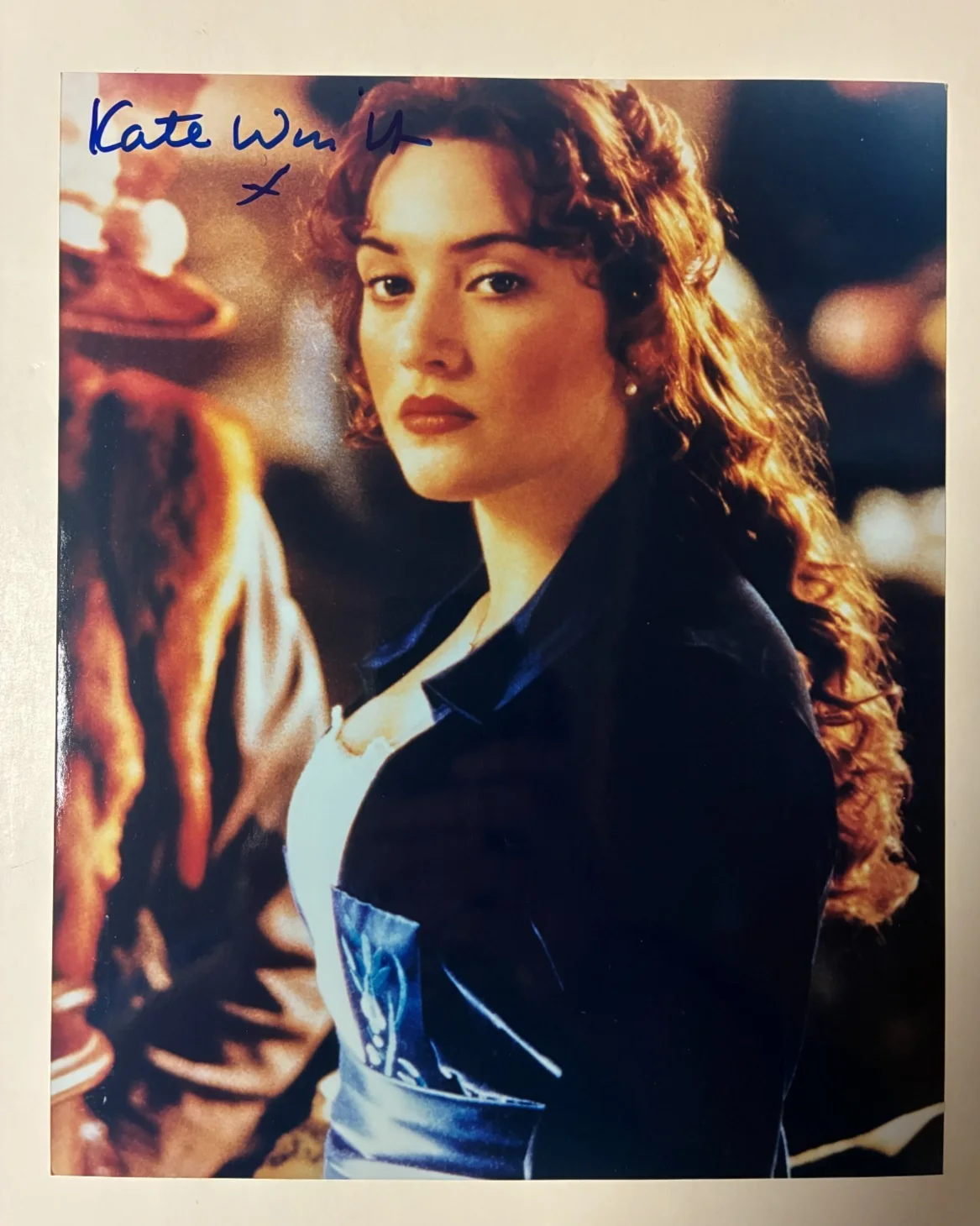 Kate Winslet — Kate Winslet Titanic Signed 8x10 Photo Rose Blue Dress COA Specialty Gift Shop