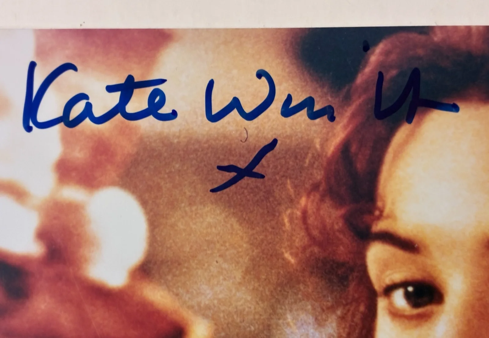 Kate Winslet — Kate Winslet Titanic Signed 8x10 Photo Rose Blue Dress COA Specialty Gift Shop, изображение 2