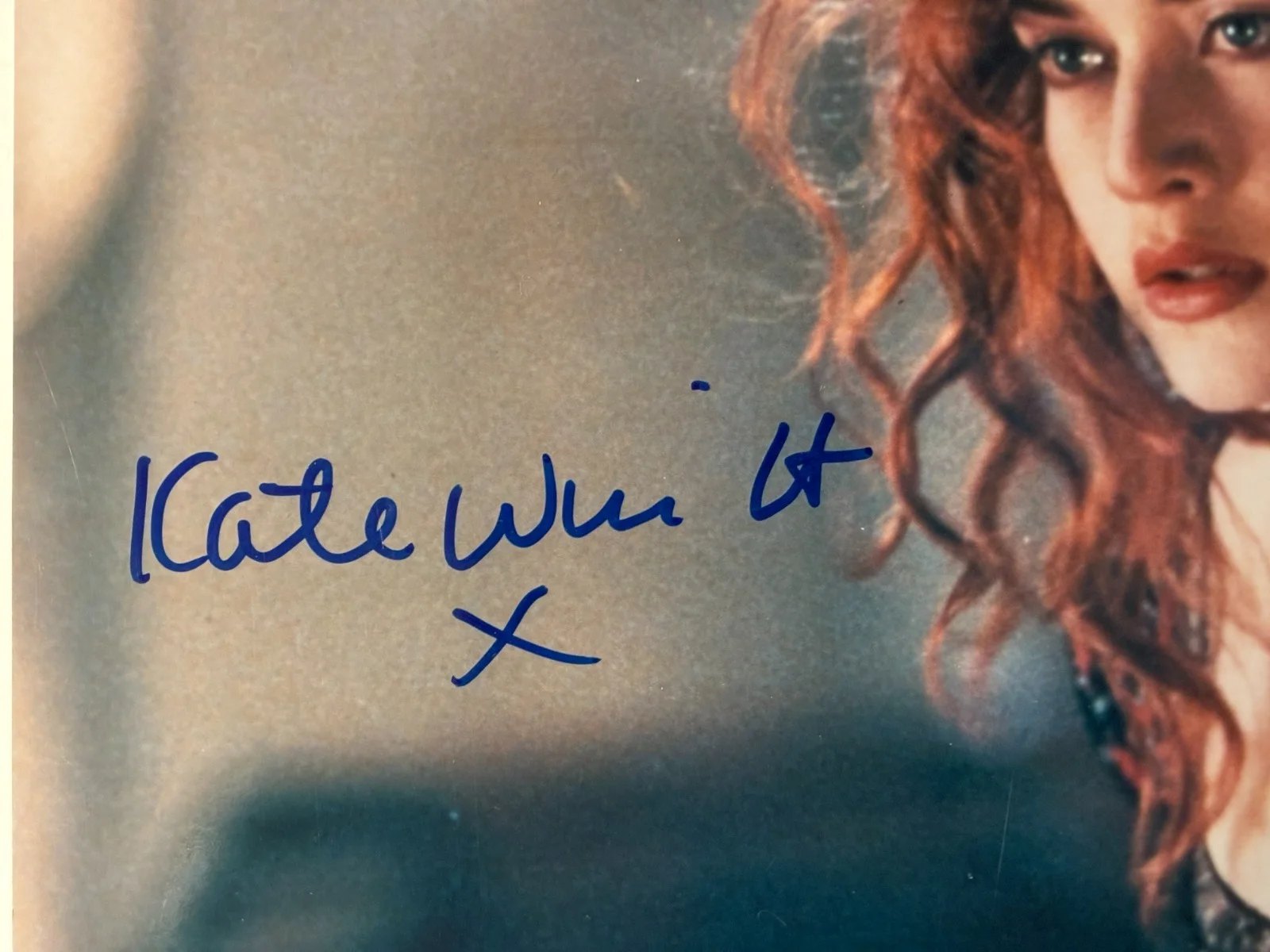 Kate Winslet — Kate Winslet Titanic Autograghed Signed 8 x 10 – Specialty Gift Co. COA 1990s, изображение 2