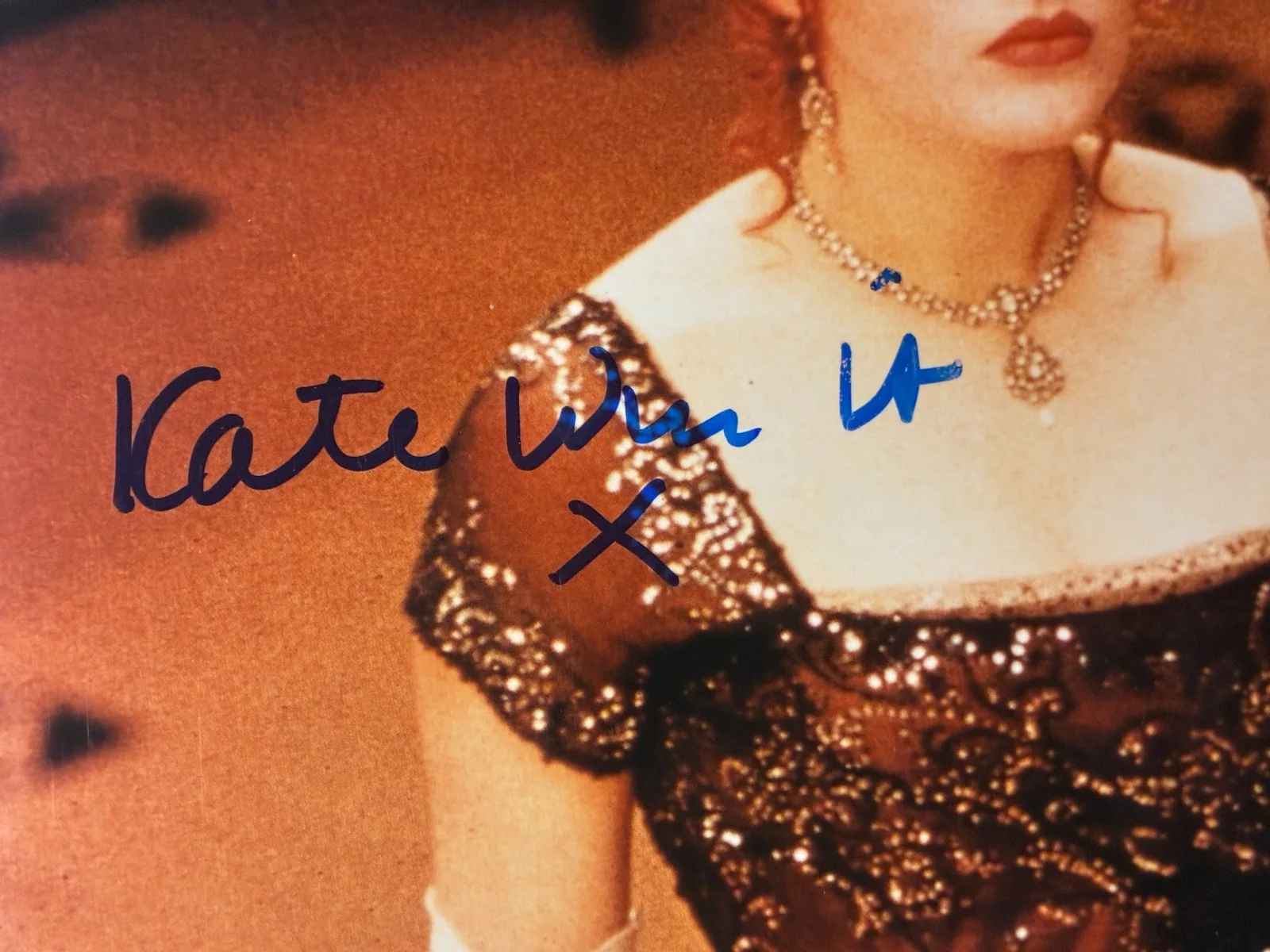Kate Winslet — Kate Winslet Titanic Signed autographed 8 x 10 – Legends Collectibles 1990s COA, изображение 2