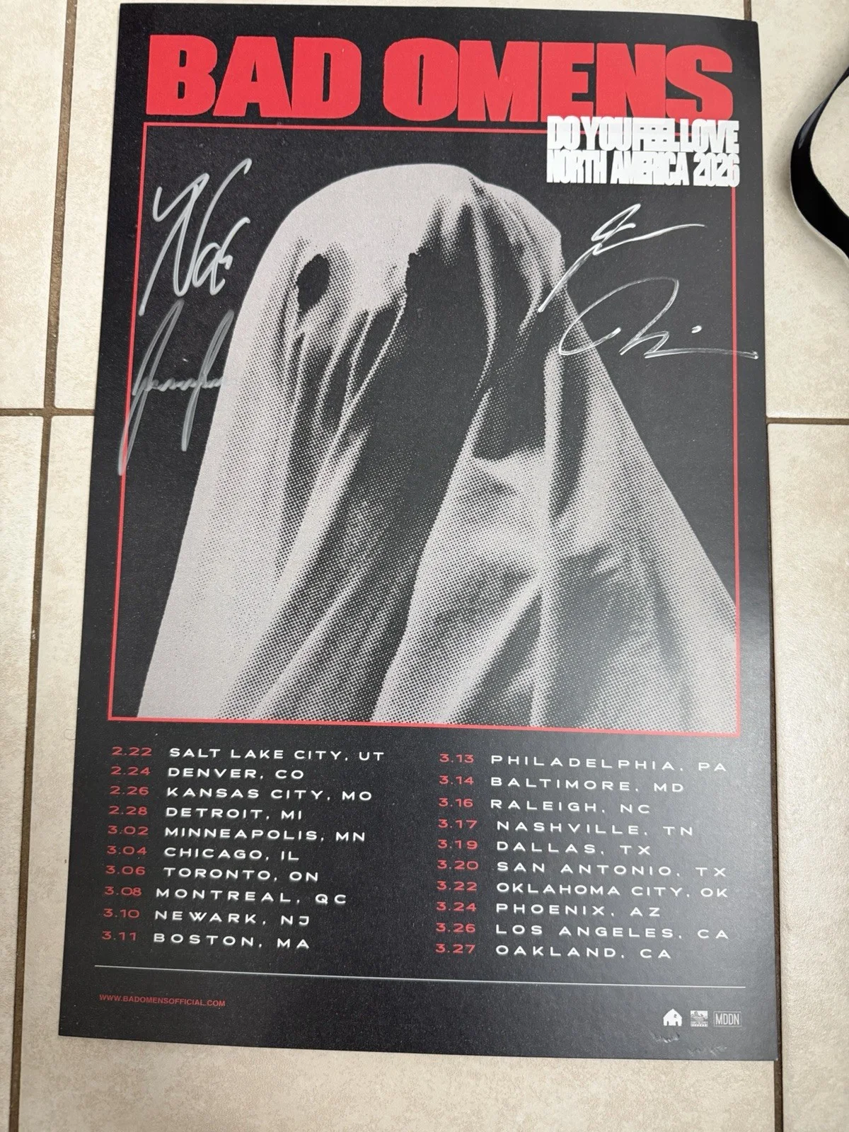 BAD OMENS VIP MERCH SIGNED TOUR POSTER LANYARD ART PRINT DO YOU FEEL LOVE 2026, изображение 4