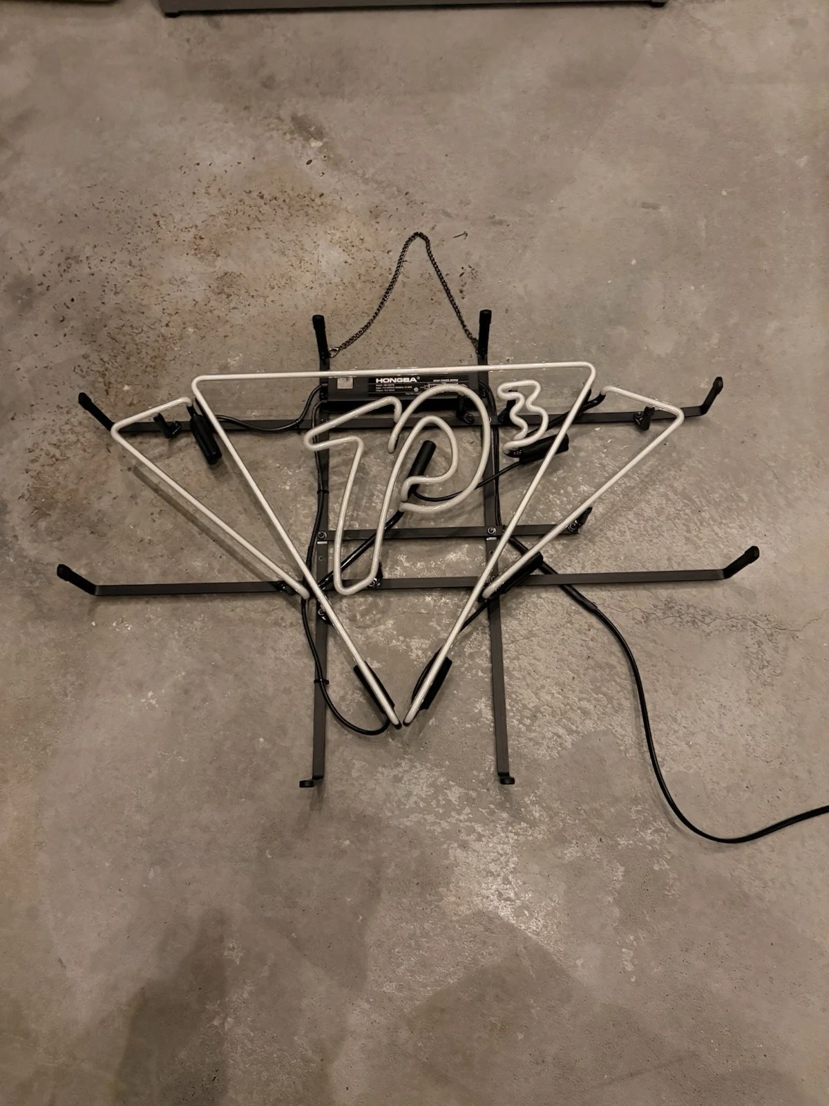 Charmed Prop Replica P3 Neon Sign Book of Shadows, изображение 3