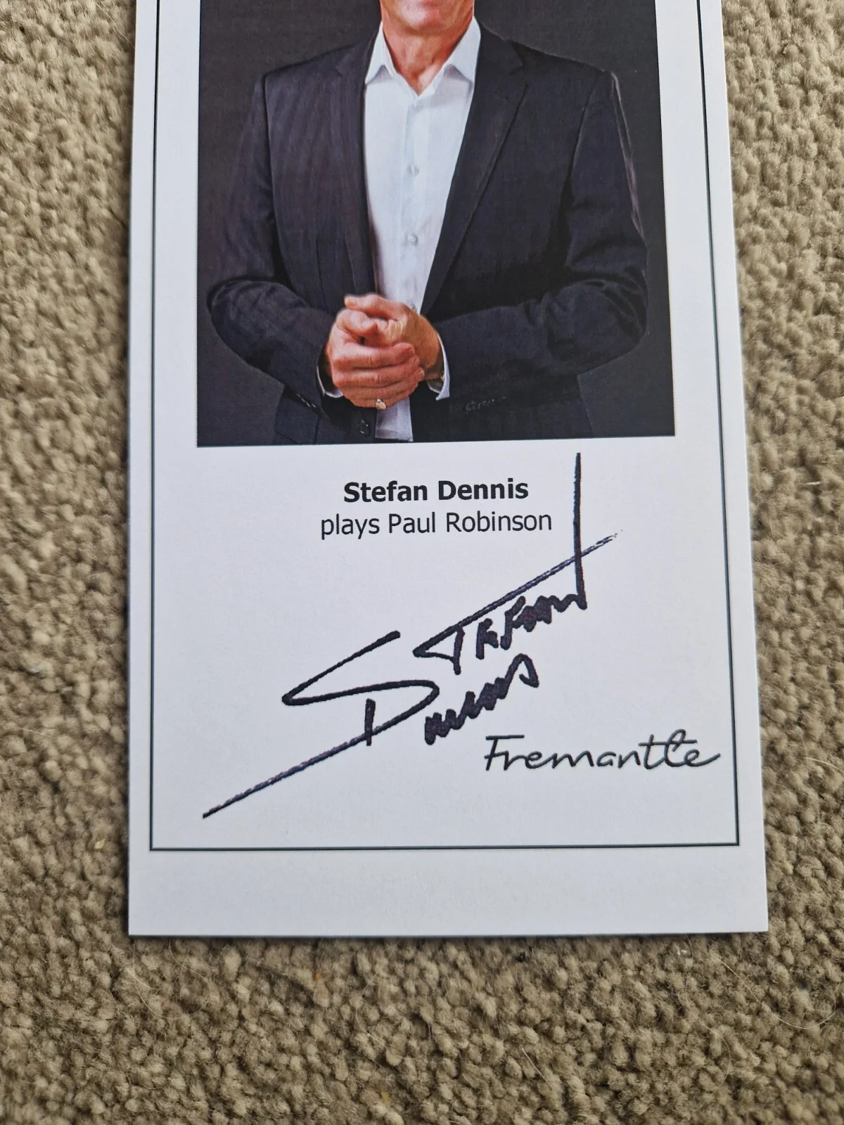 STEFAN DENNIS AS PAUL ROBINSON SIGNED 2022 NEIGHBOURS CAST FAN CARD (FINAL CAST), image 2