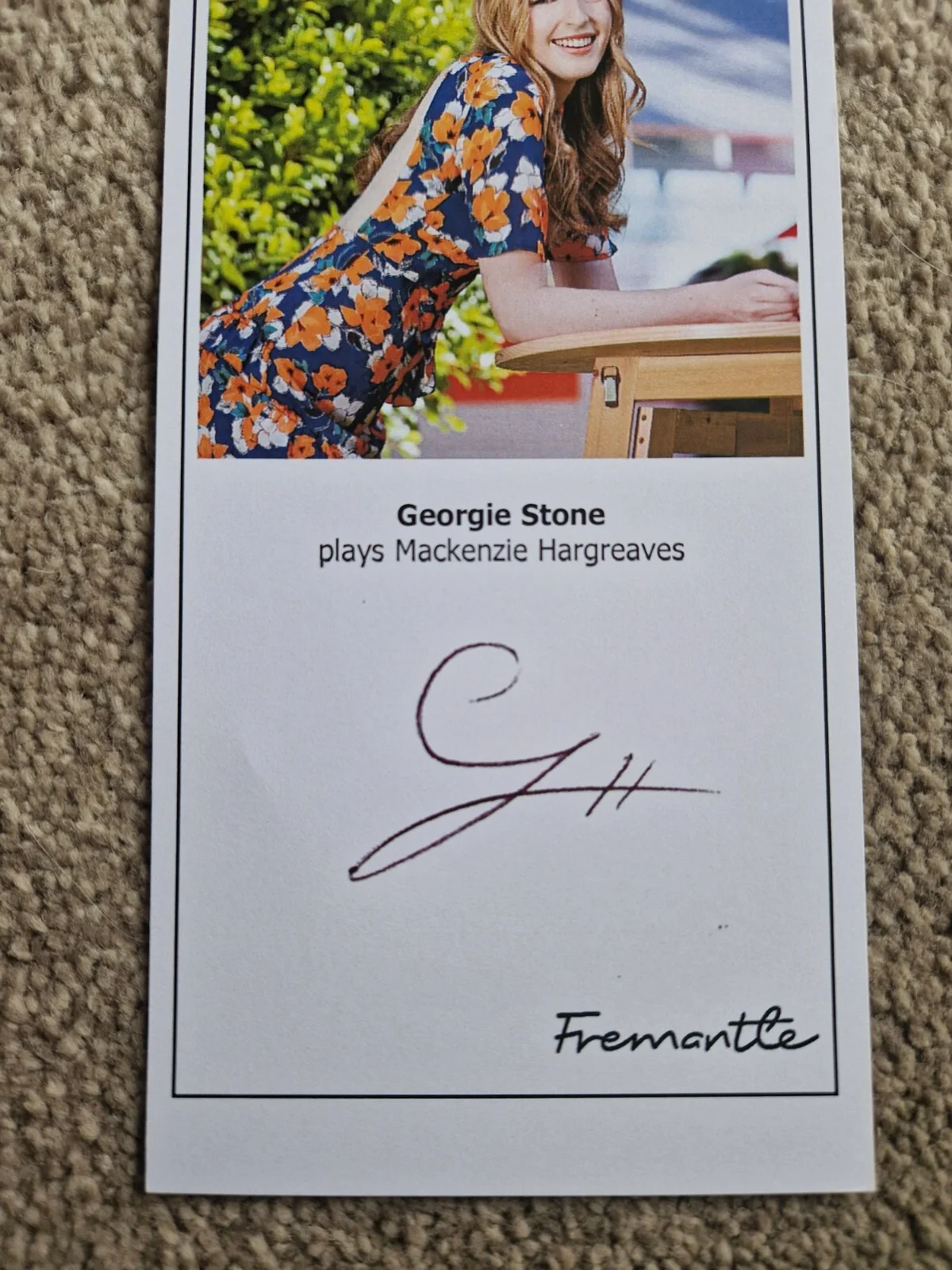 GEORGIE STONE AS MACKENZIE HARGREAVES SIGNED 2022 NEIGHBOURS FINAL CAST FAN CARD, image 2