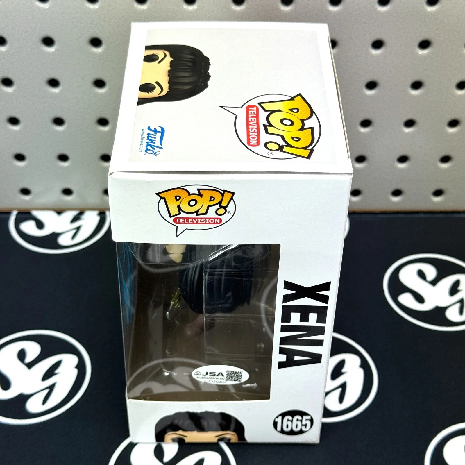 Lucy Lawless — LUCY LAWLESS Signed "Xena" Funko Pop! Vinyl Figure #1665 JSA Cert Autograph Auto, image 3