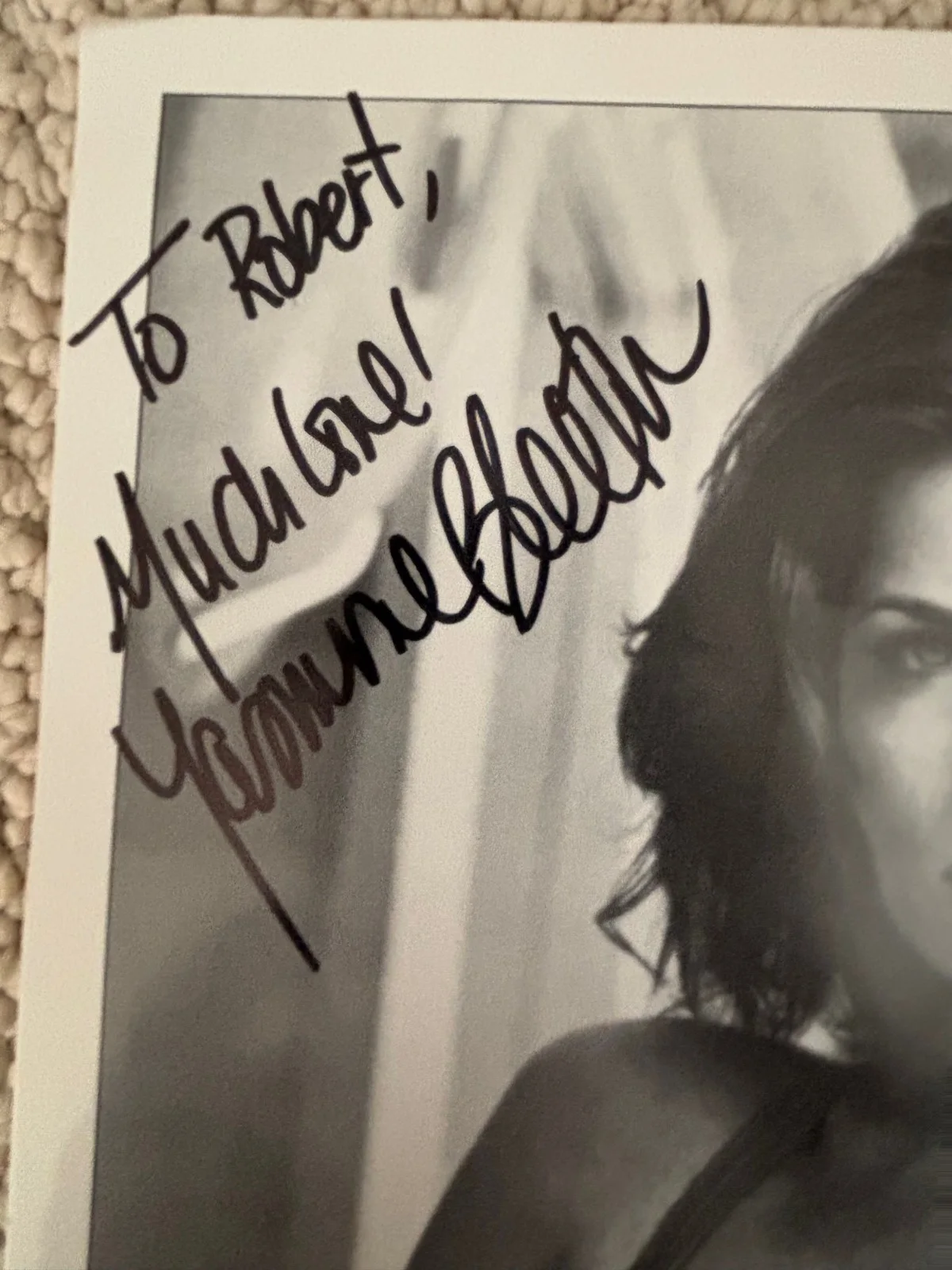 Yasmine Bleeth — Yasmine Bleeth – Signed (8” x 10”) Black and White Autographed Photo, image 2