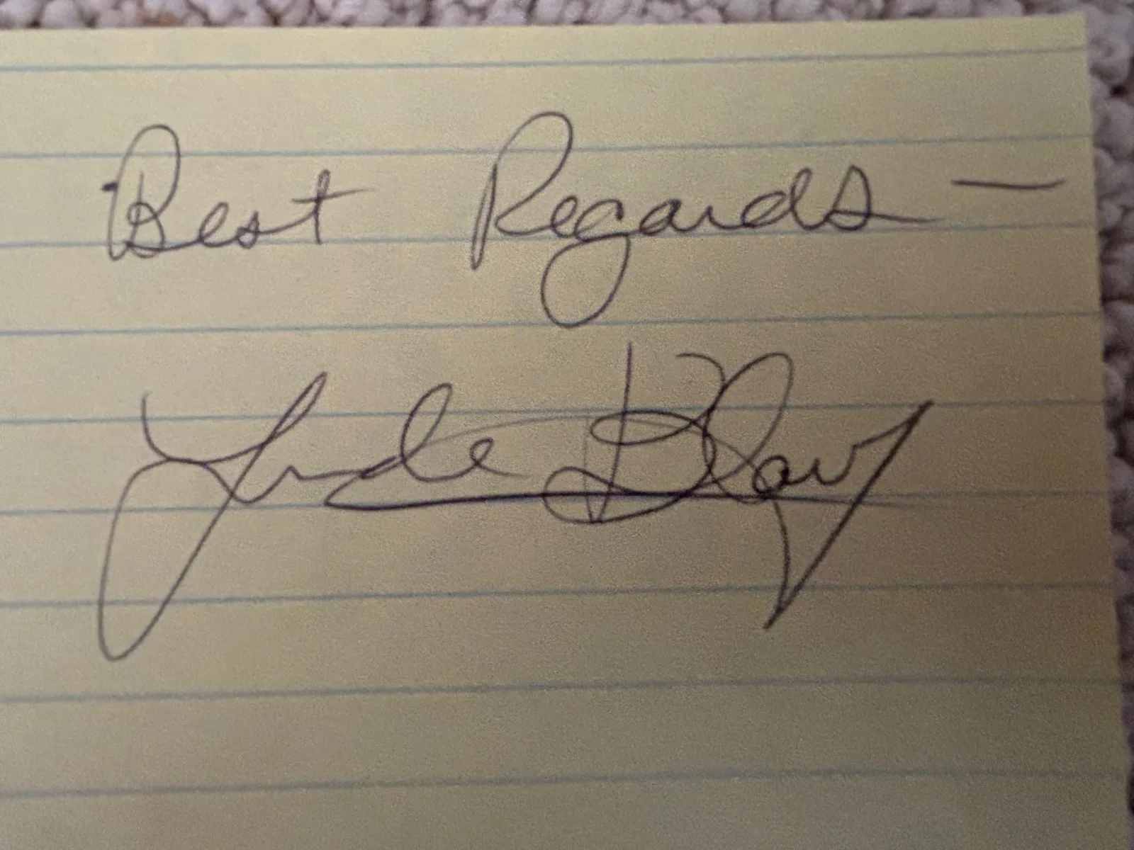 Linda Blair — Linda Blair – Signed (8 ½” x 5 ½”) sheet of yellow writing paper. Rare item!, изображение 2