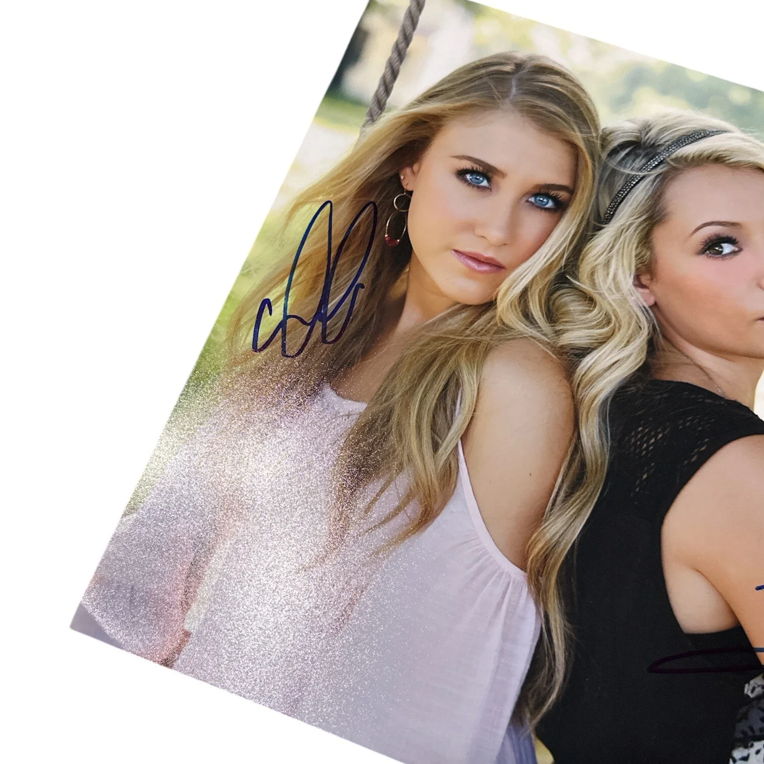Maddie & Tae Signed Autograph 11x14 Photo! Girl in a Country Song Music Duo!, изображение 2